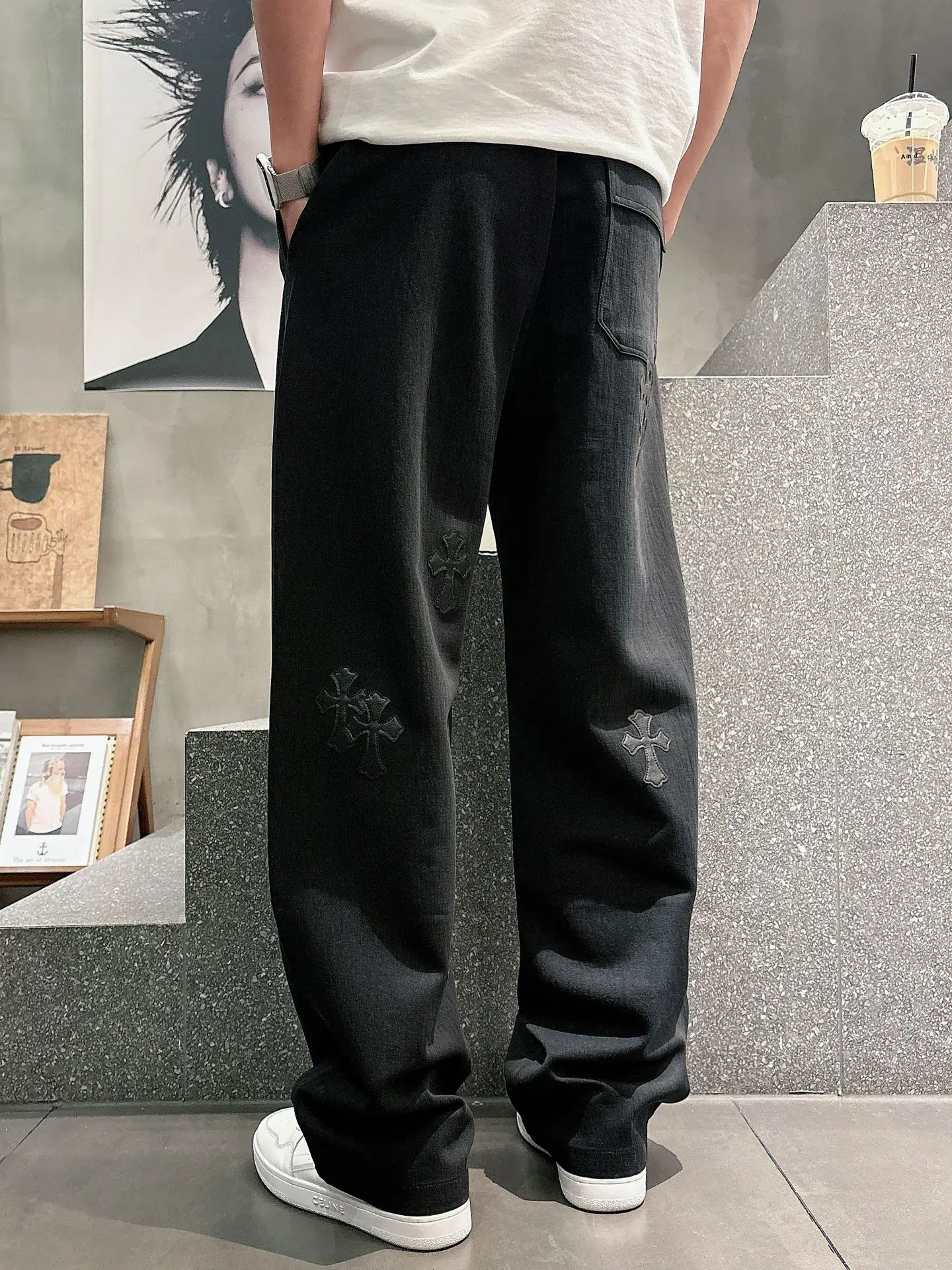 Logo-Appliqué Straight-Leg Drawstring Trousers D22514251 — view 6