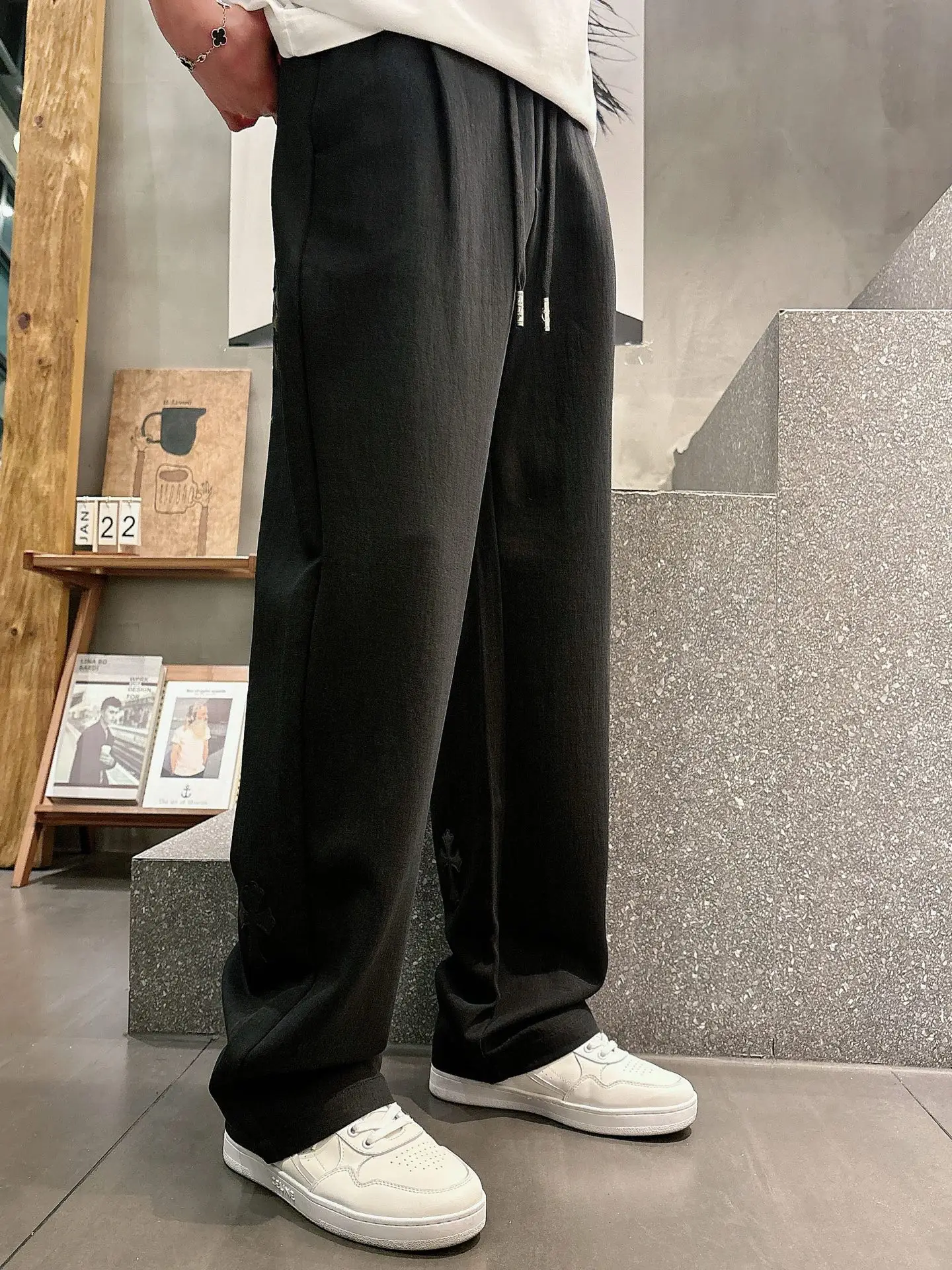 Logo-Appliqué Straight-Leg Drawstring Trousers D22514251 — view 8