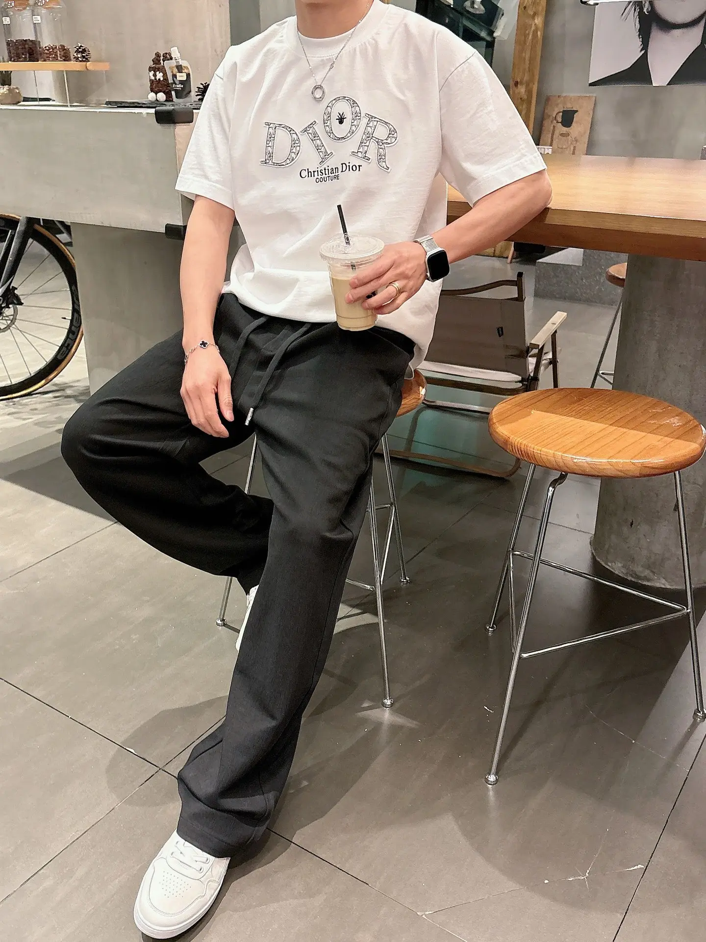 Logo-Appliqué Straight-Leg Drawstring Trousers D22514251 — view 9