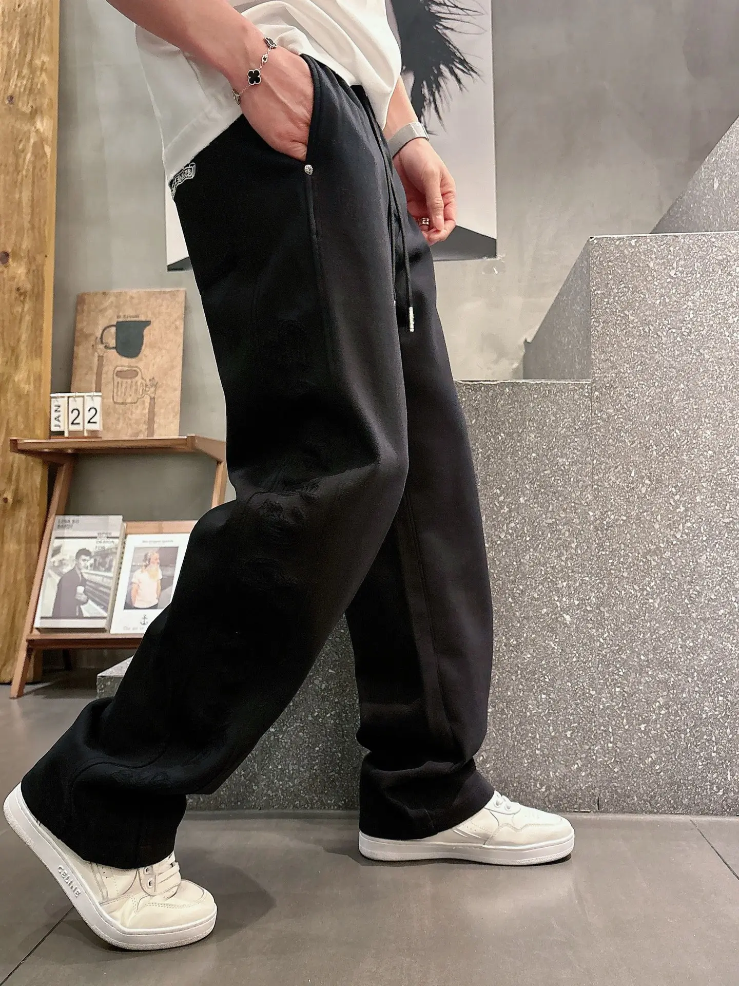 Logo Embroidered Straight-Leg Sweatpants D23014253 — view 5