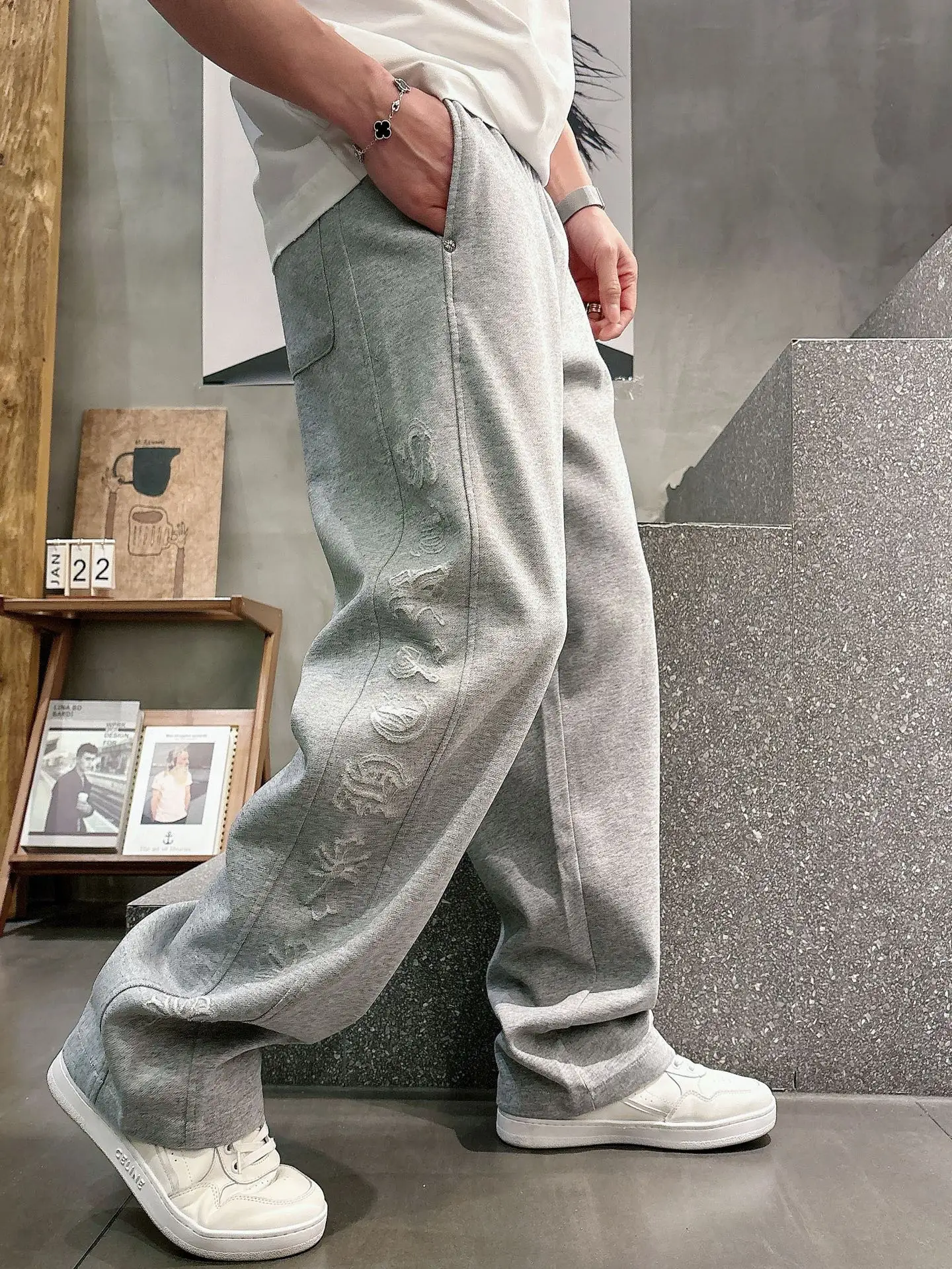 Embroidered Logo Straight-Leg Sweatpants D23014254 — view 8