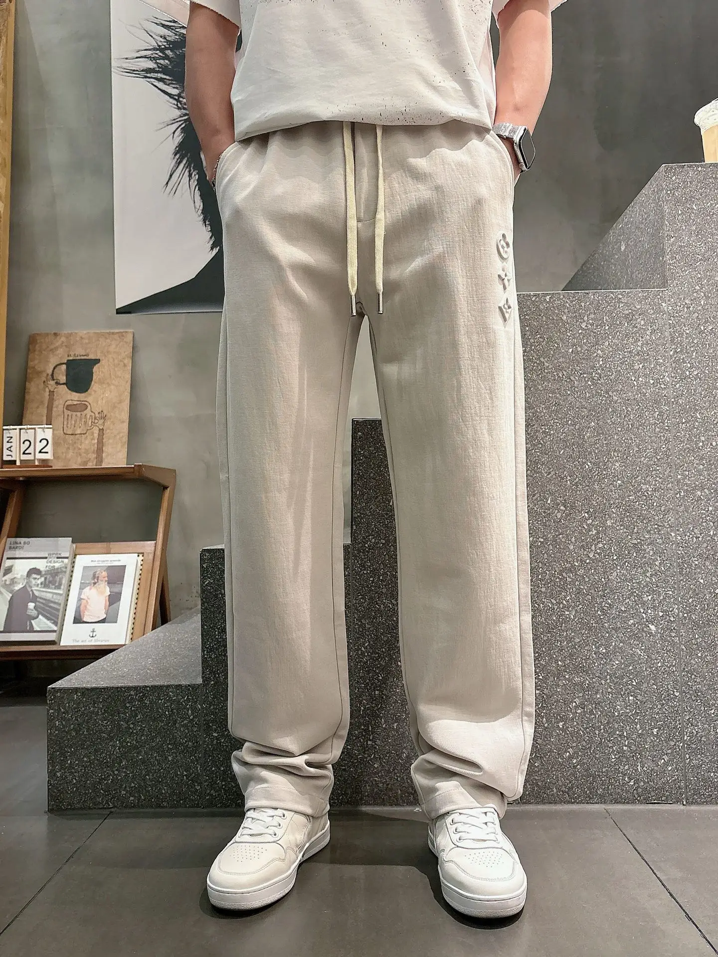 Embossed Logo Straight-Leg Sweatpants D22514248