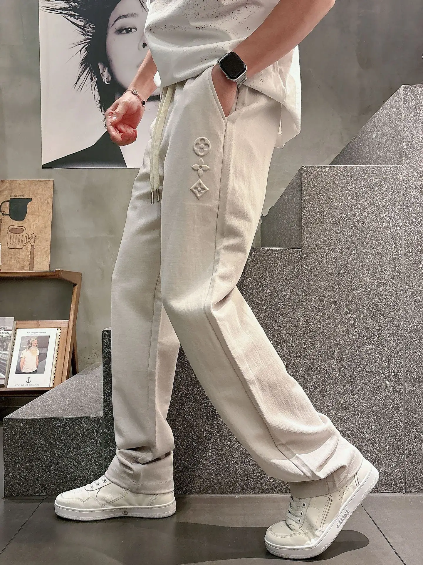 Embossed Logo Straight-Leg Sweatpants D22514248 — view 2
