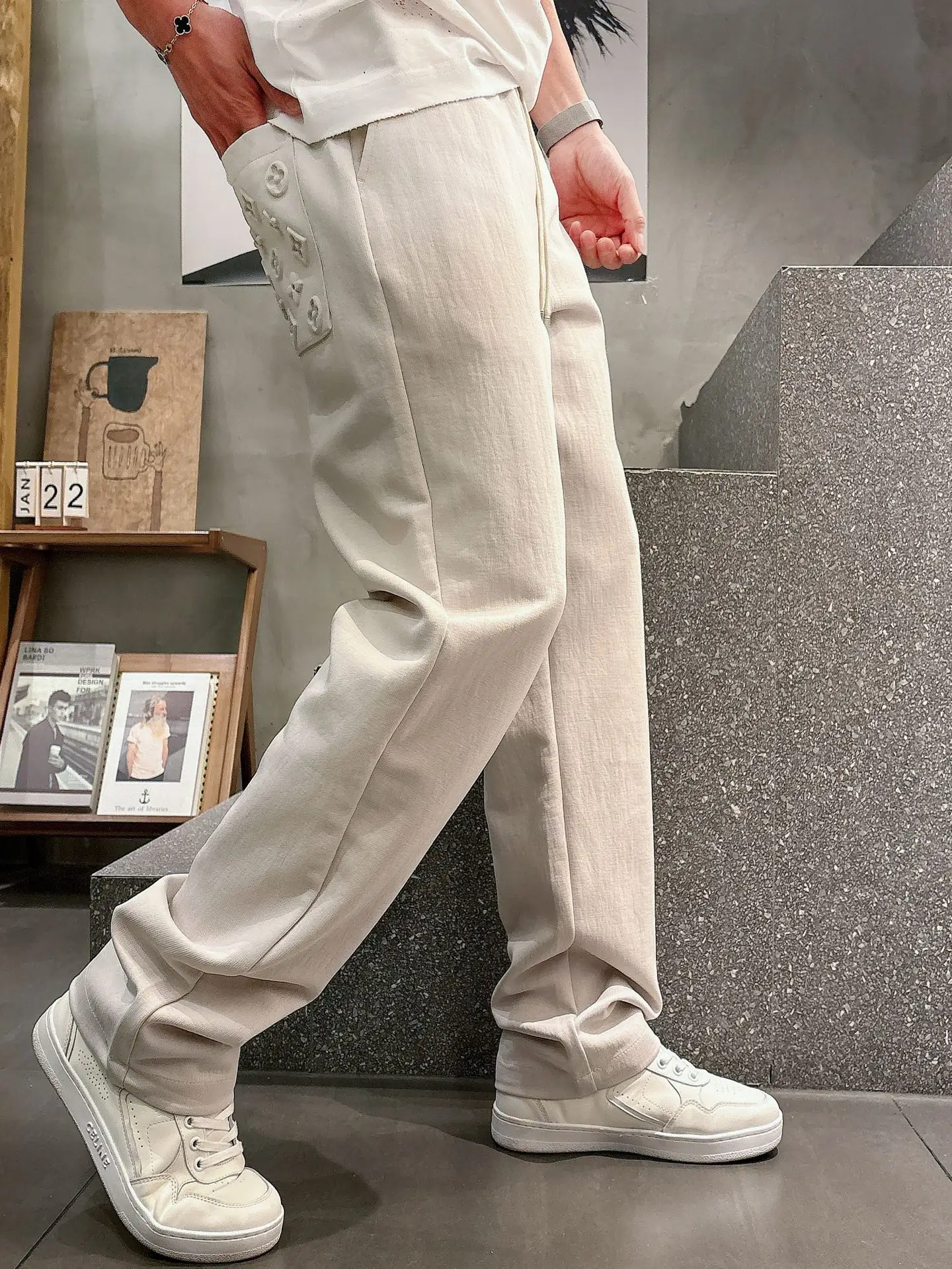 Embossed Logo Straight-Leg Sweatpants D22514248 — view 3