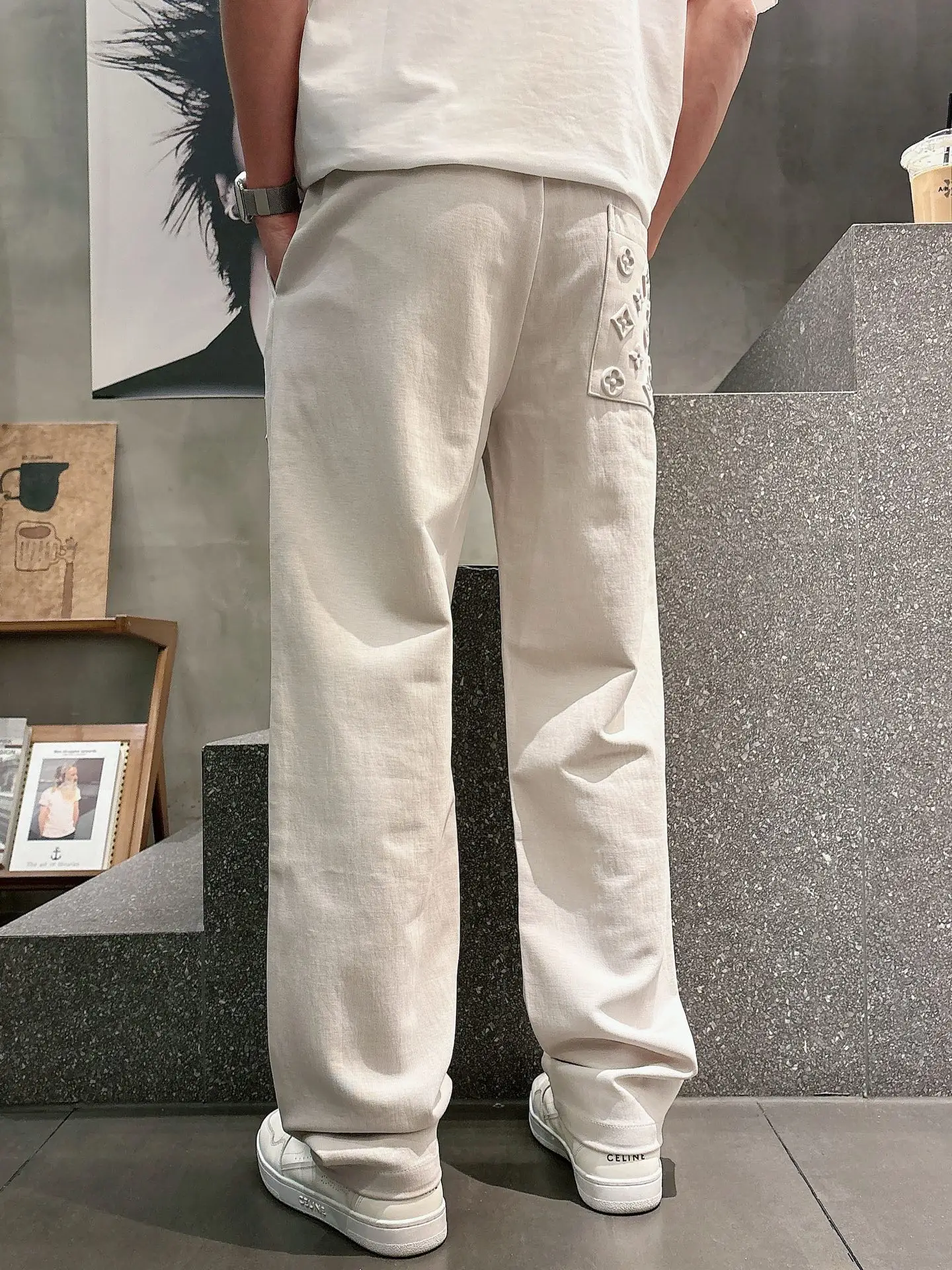 Embossed Logo Straight-Leg Sweatpants D22514248 — view 4