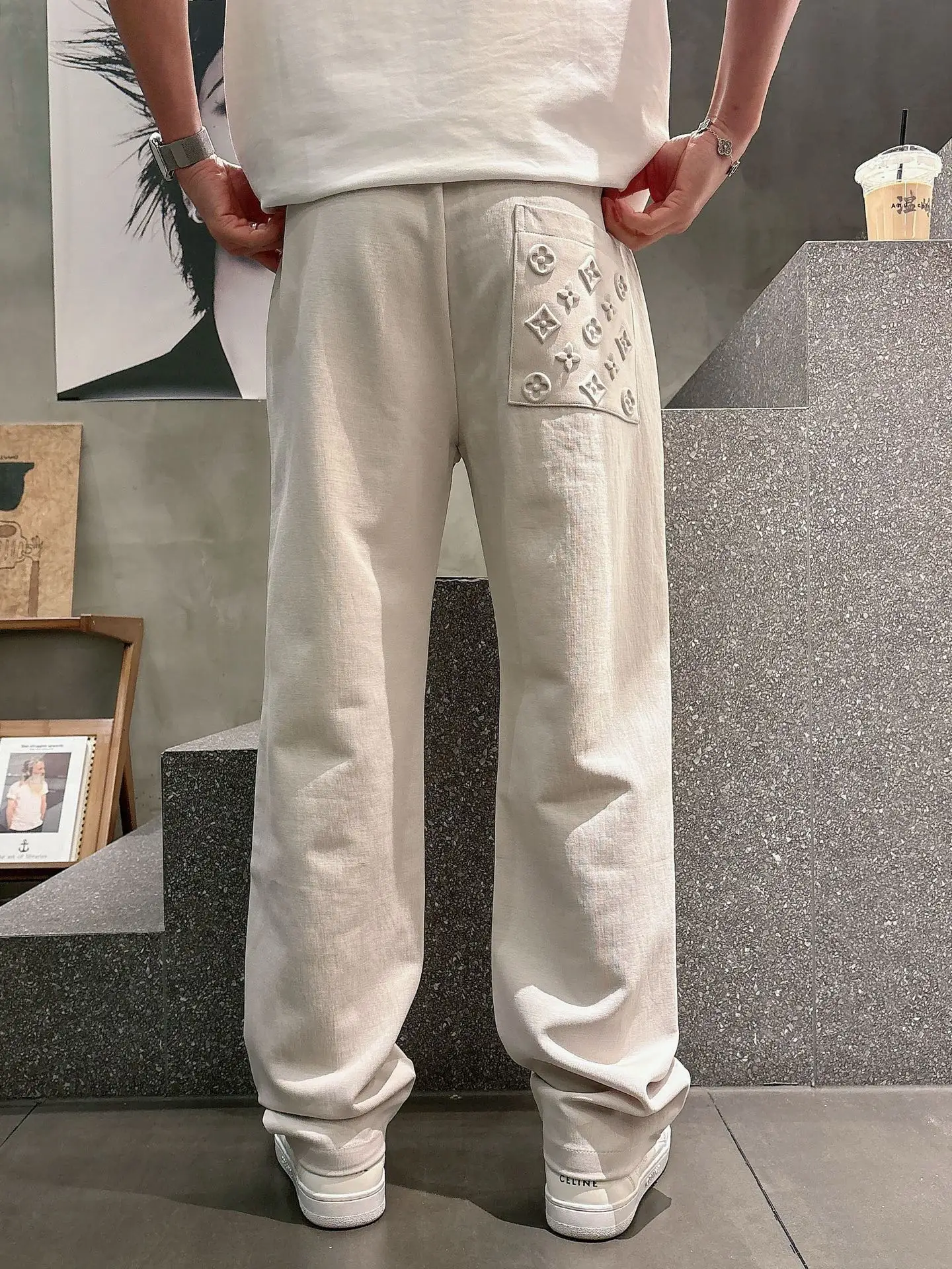 Embossed Logo Straight-Leg Sweatpants D22514248 — view 5
