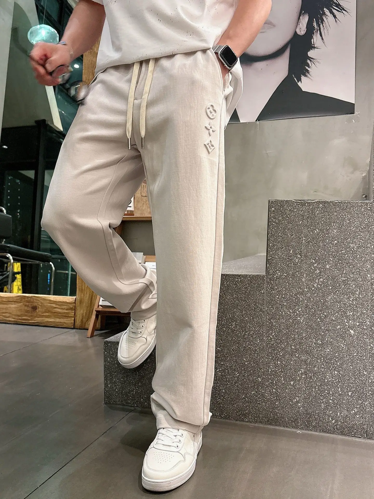 Embossed Logo Straight-Leg Sweatpants D22514248 — view 6