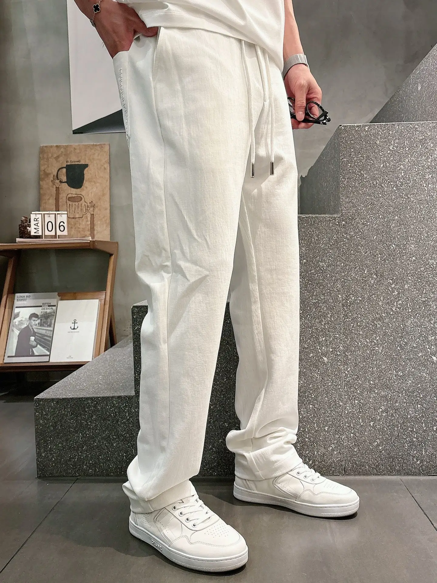 Embroidered Logo Drawstring Sweatpants D22512938 — view 2