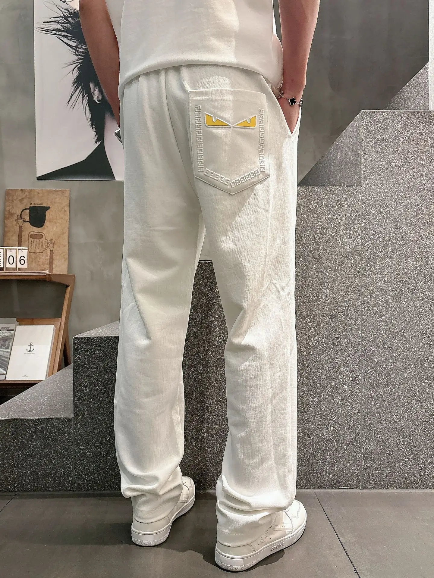 Embroidered Logo Drawstring Sweatpants D22512938 — view 7