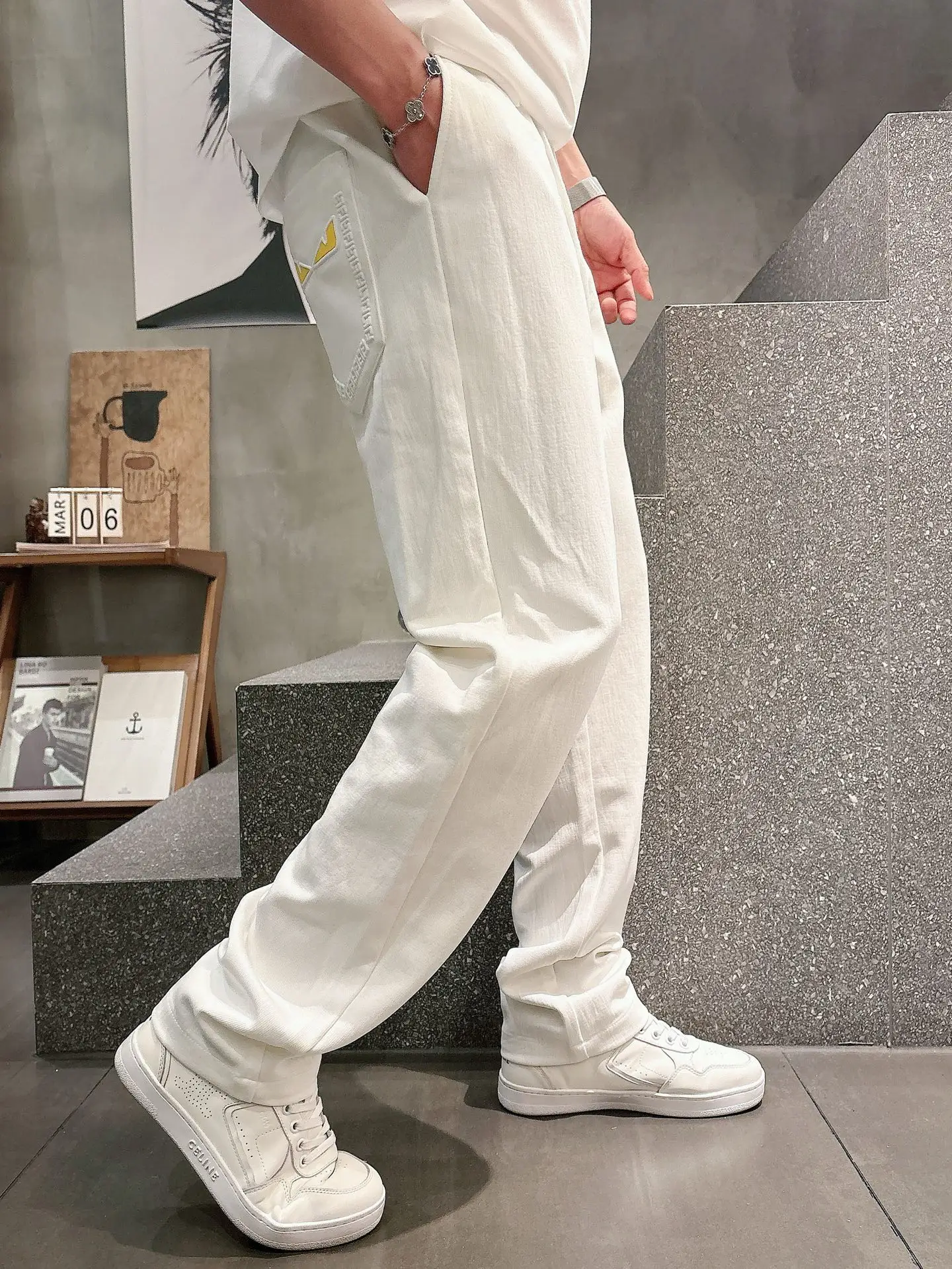 Embroidered Logo Drawstring Sweatpants D22512938 — view 8
