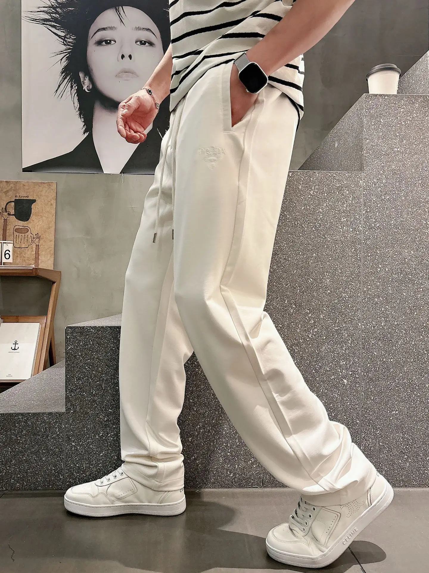 Embroidered Logo Drawstring Sweatpants D22512936 — view 2