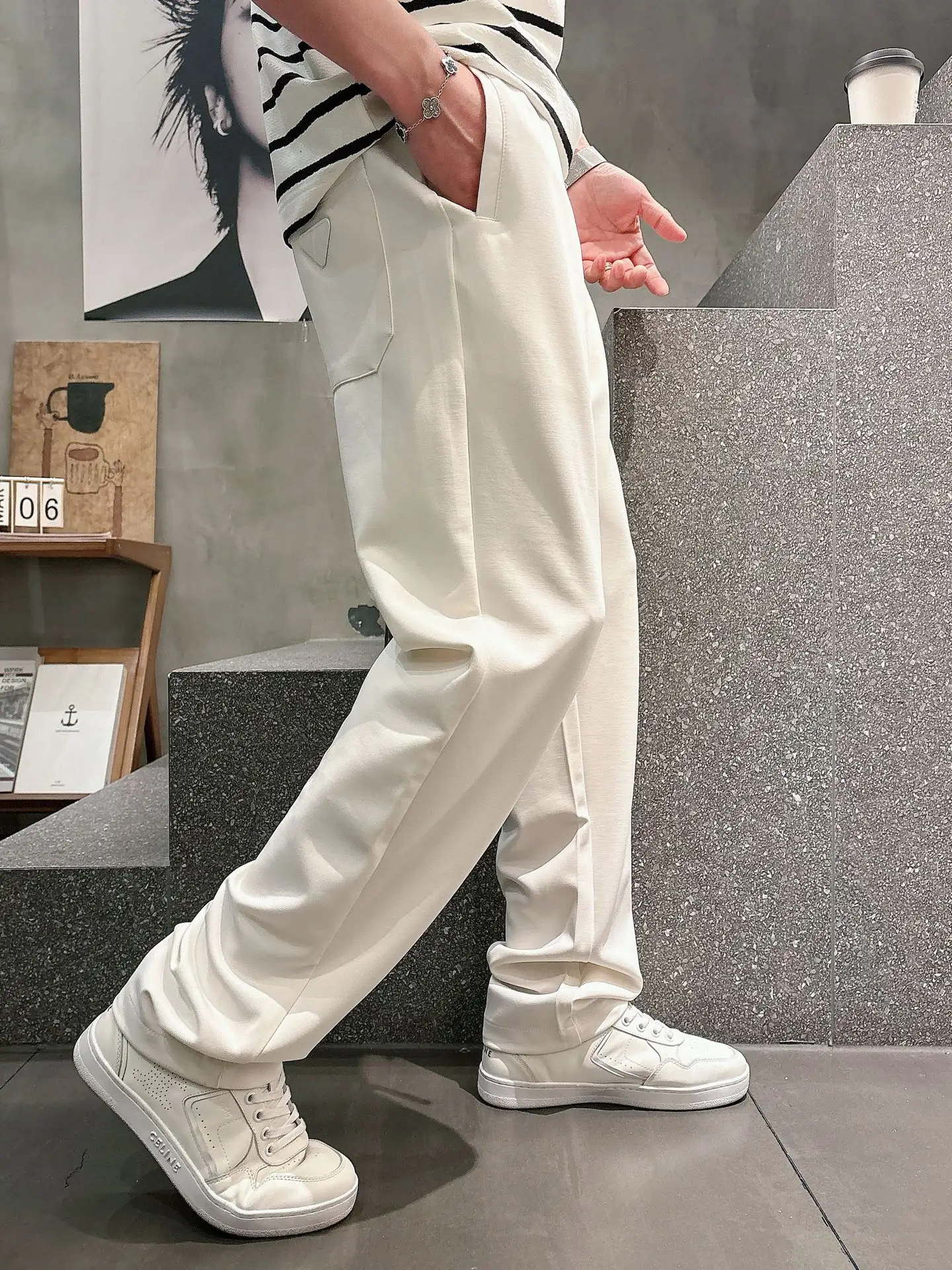 Embroidered Logo Drawstring Sweatpants D22512936 — view 3