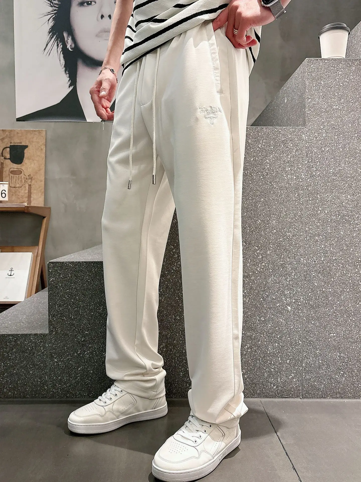 Embroidered Logo Drawstring Sweatpants D22512936 — view 4
