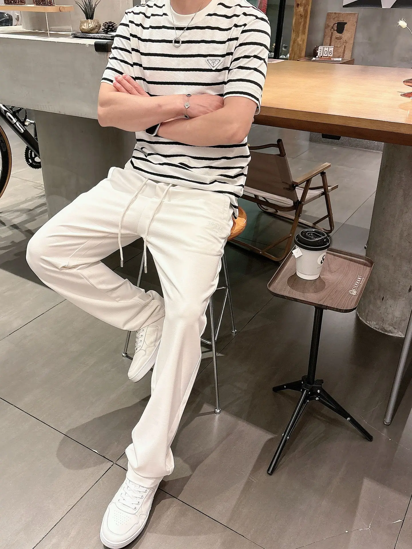 Embroidered Logo Drawstring Sweatpants D22512936 — view 7