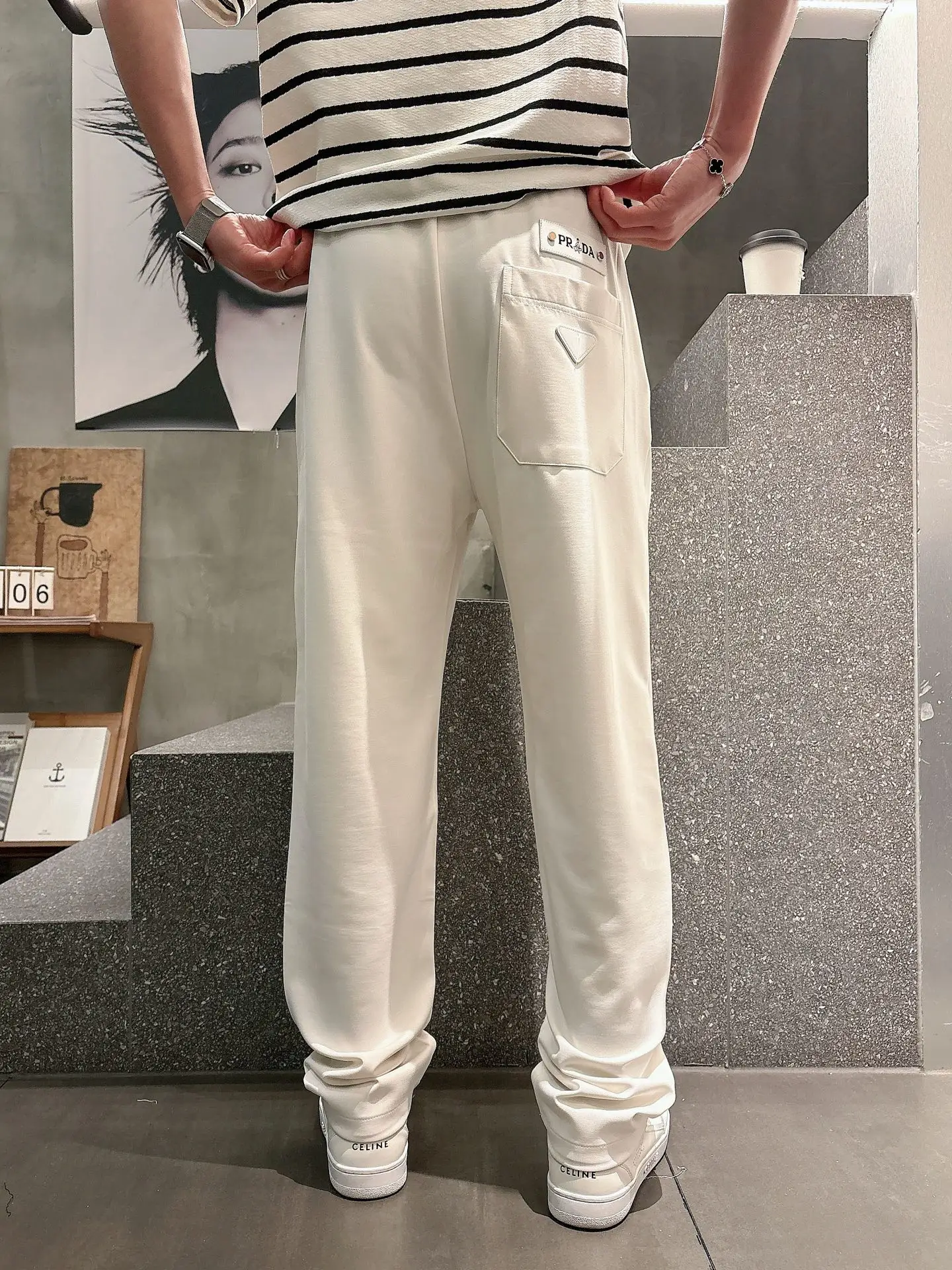 Embroidered Logo Drawstring Sweatpants D22512936 — view 8