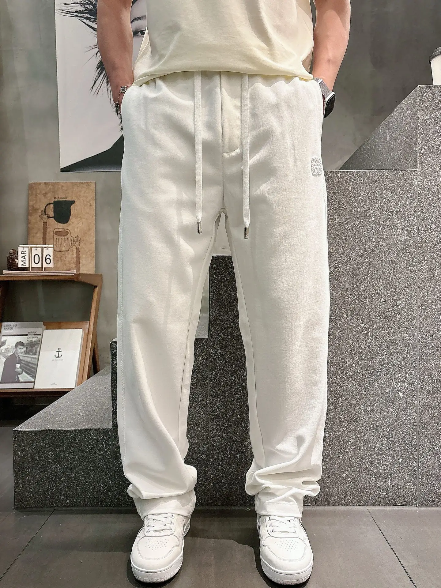 Embroidered Logo Drawstring Sweatpants D22512932