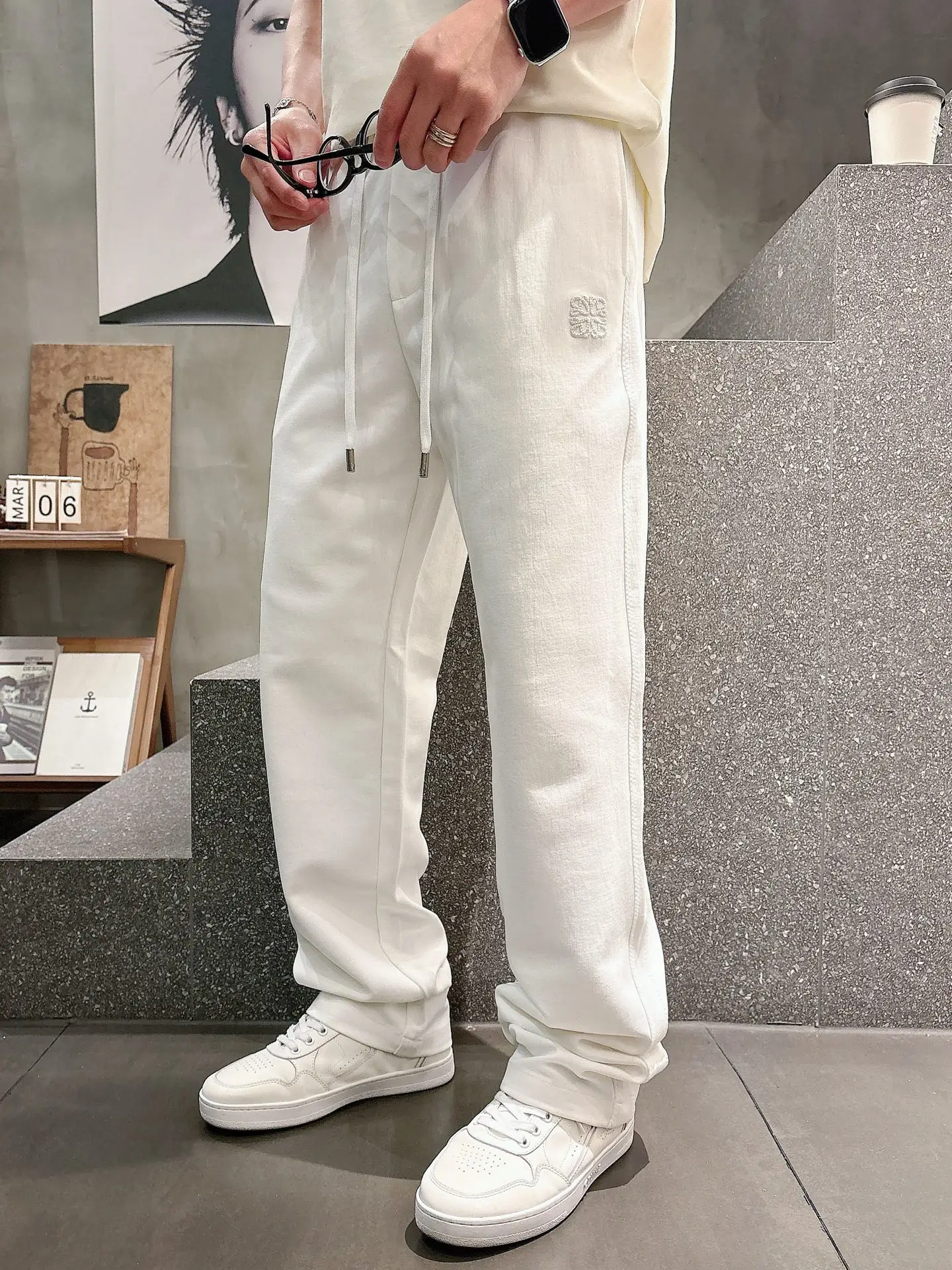 Embroidered Logo Drawstring Sweatpants D22512932 — view 4