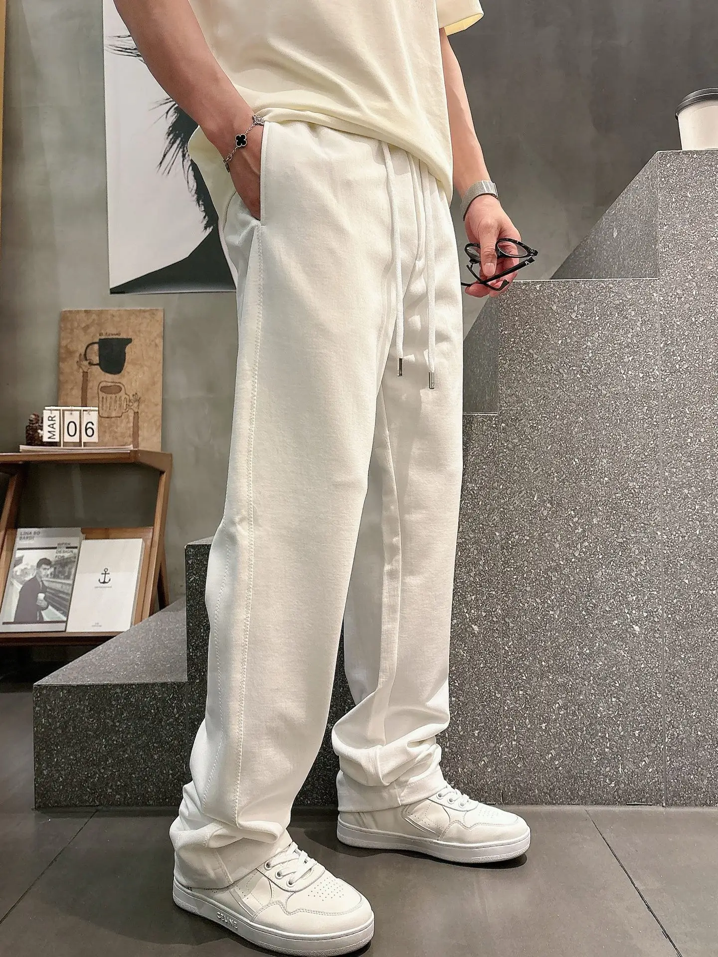 Embroidered Logo Drawstring Sweatpants D22512932 — view 9