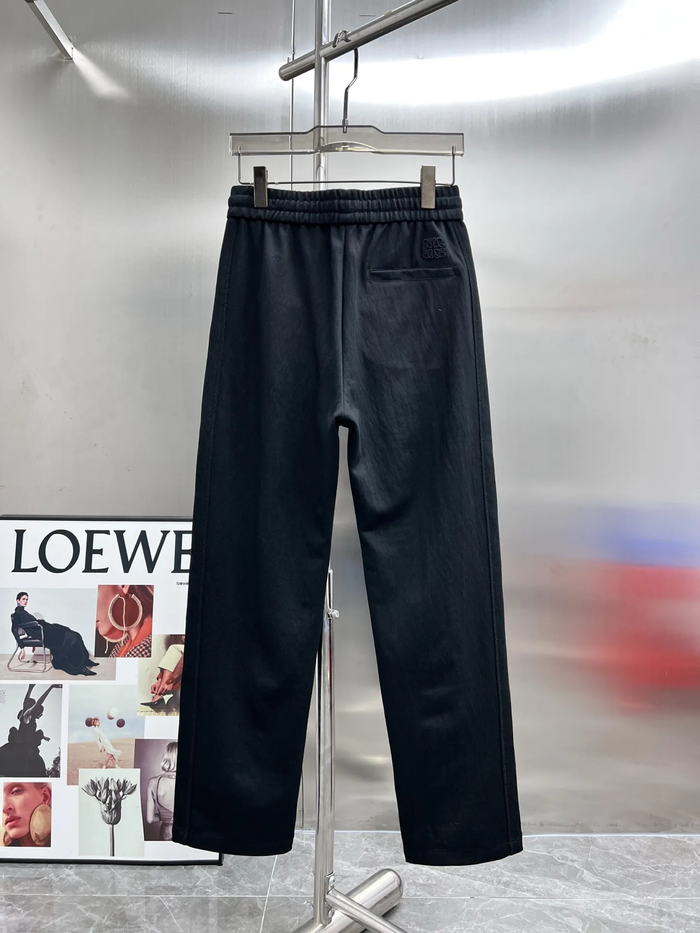 Embroidered Logo Drawstring Sweatpants D22514223 — view 2