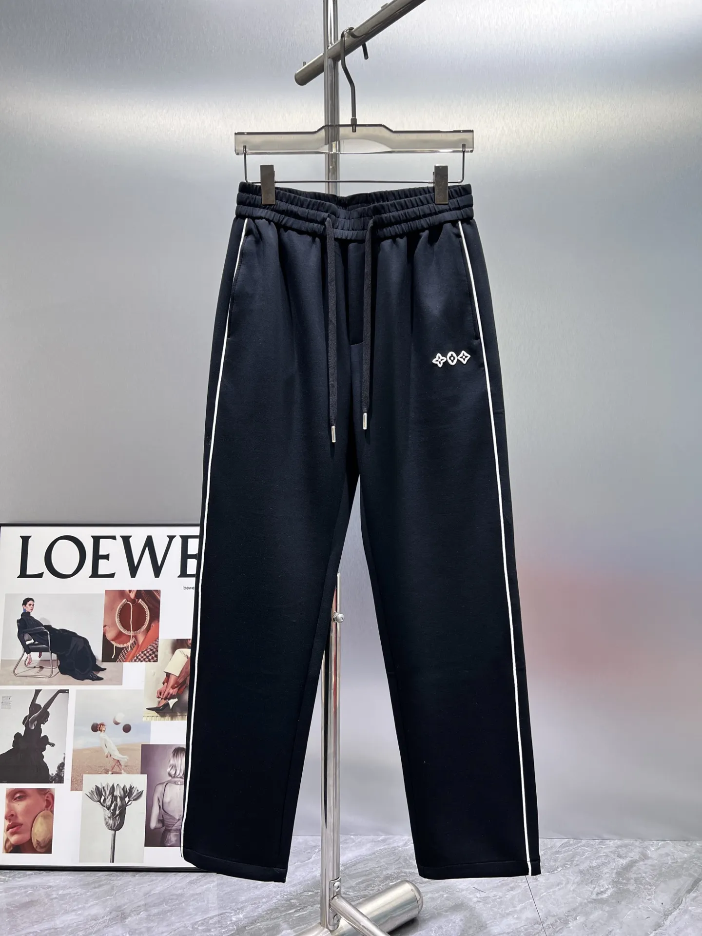 Logo Embroidered Side-Stripe Sweatpants D22511950