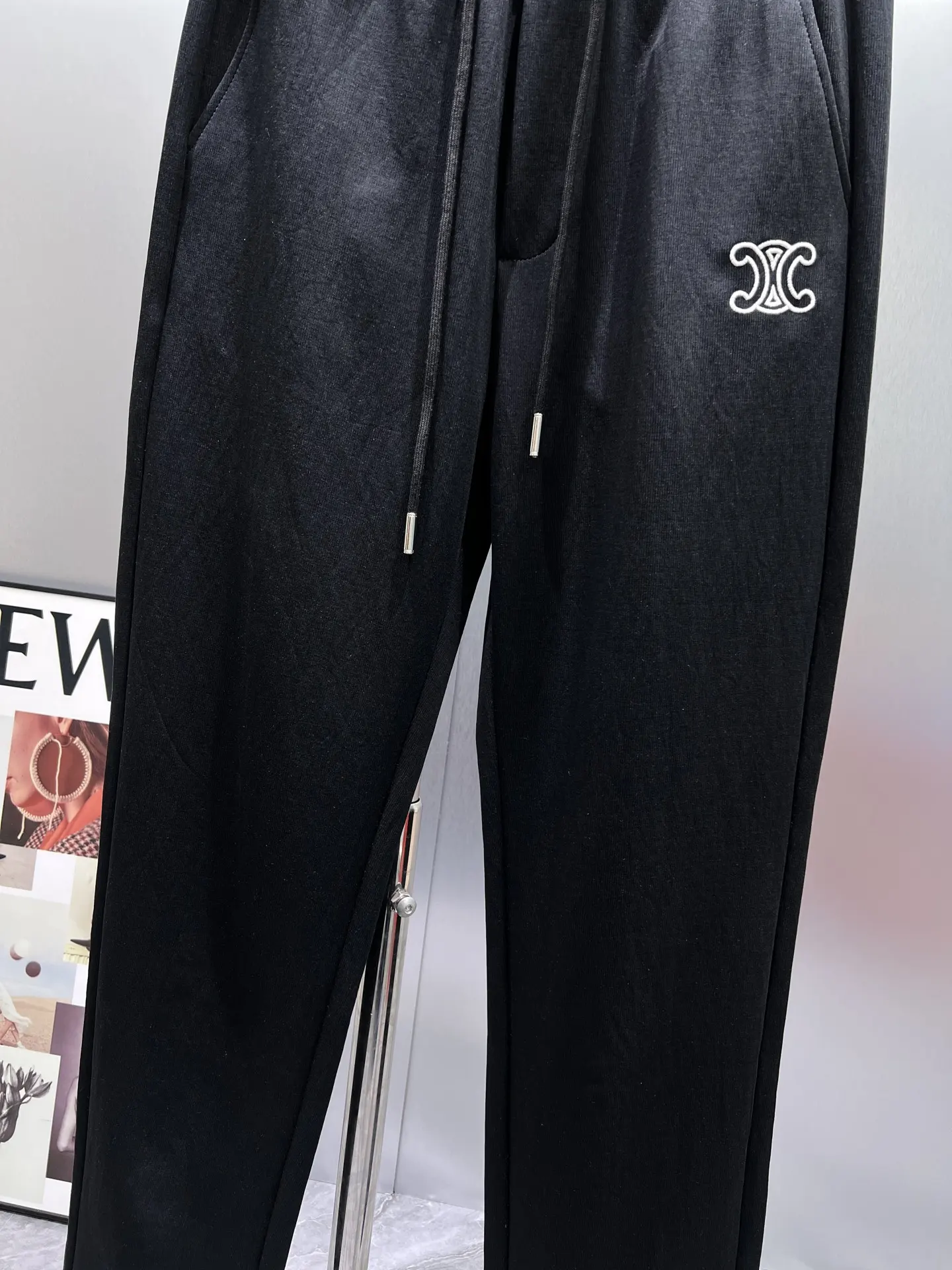 Triomphe Embroidered Logo Sweatpants D22011962 — view 9