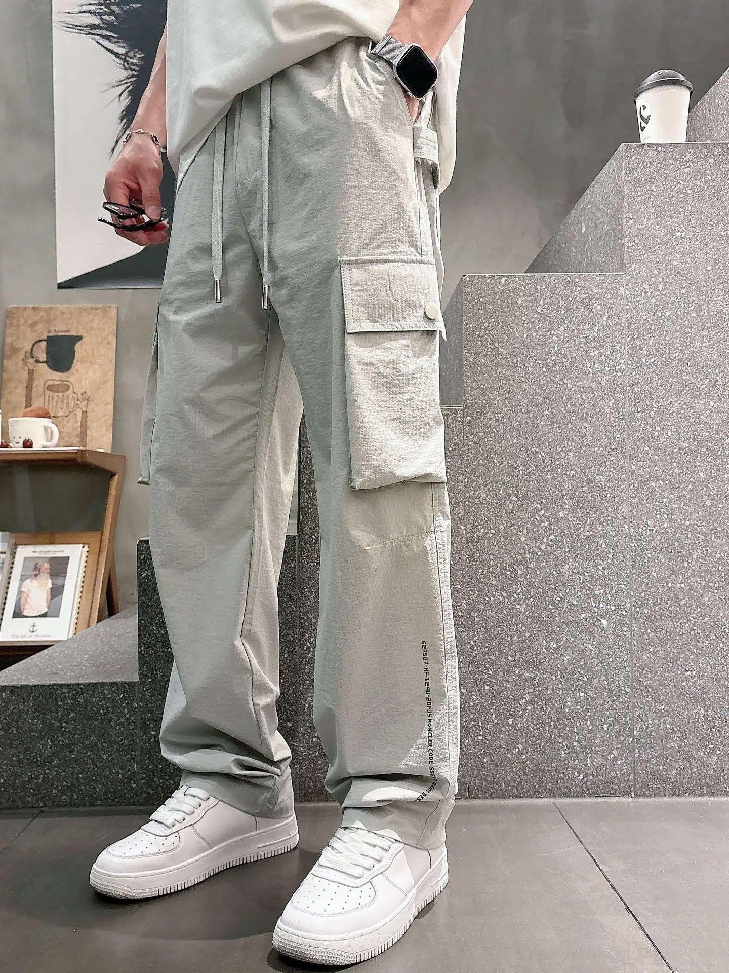 Moncler Logo-Appliqué Cargo Trousers D23511992