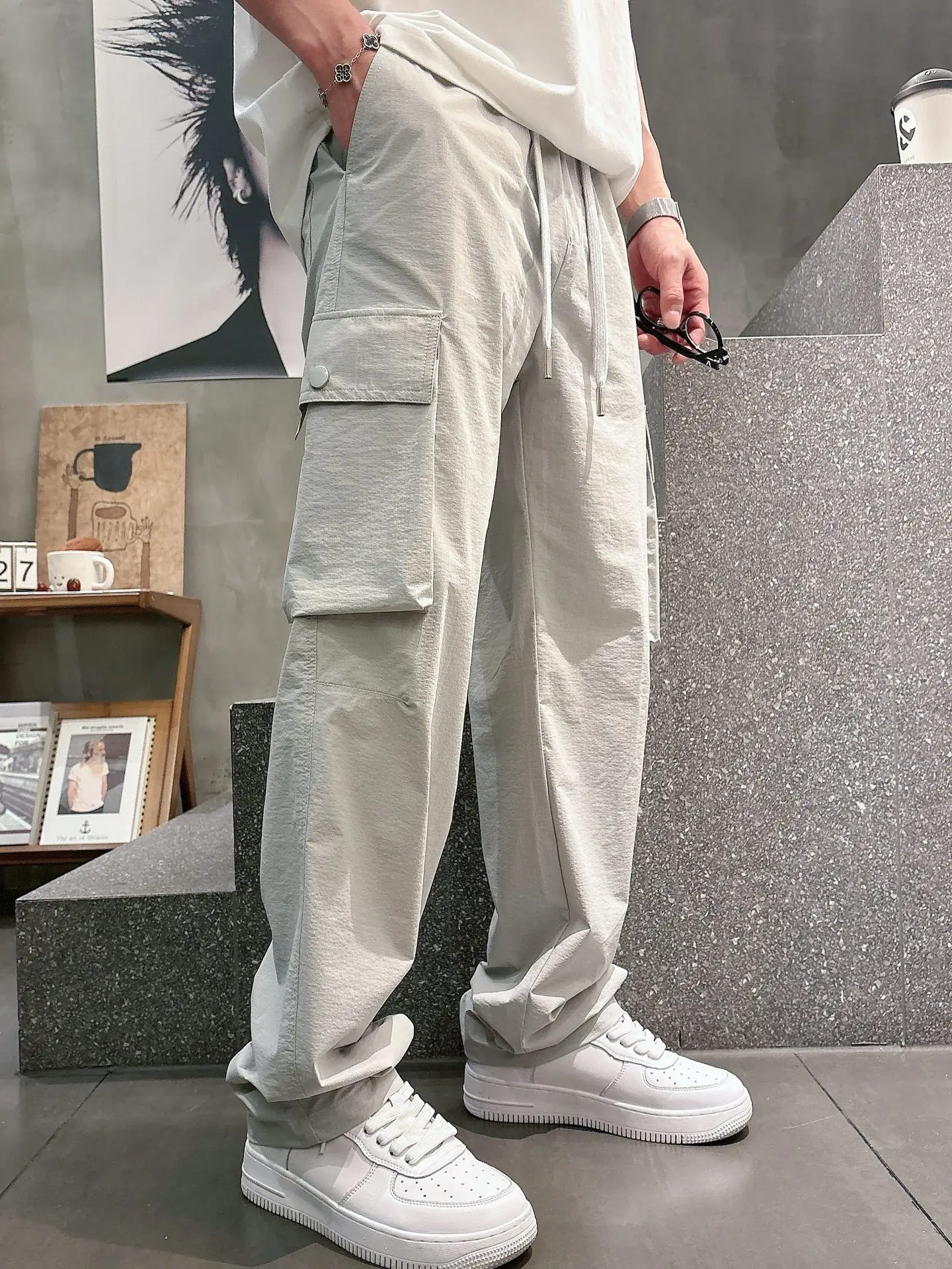 Moncler Logo-Appliqué Cargo Trousers D23511992 — view 2