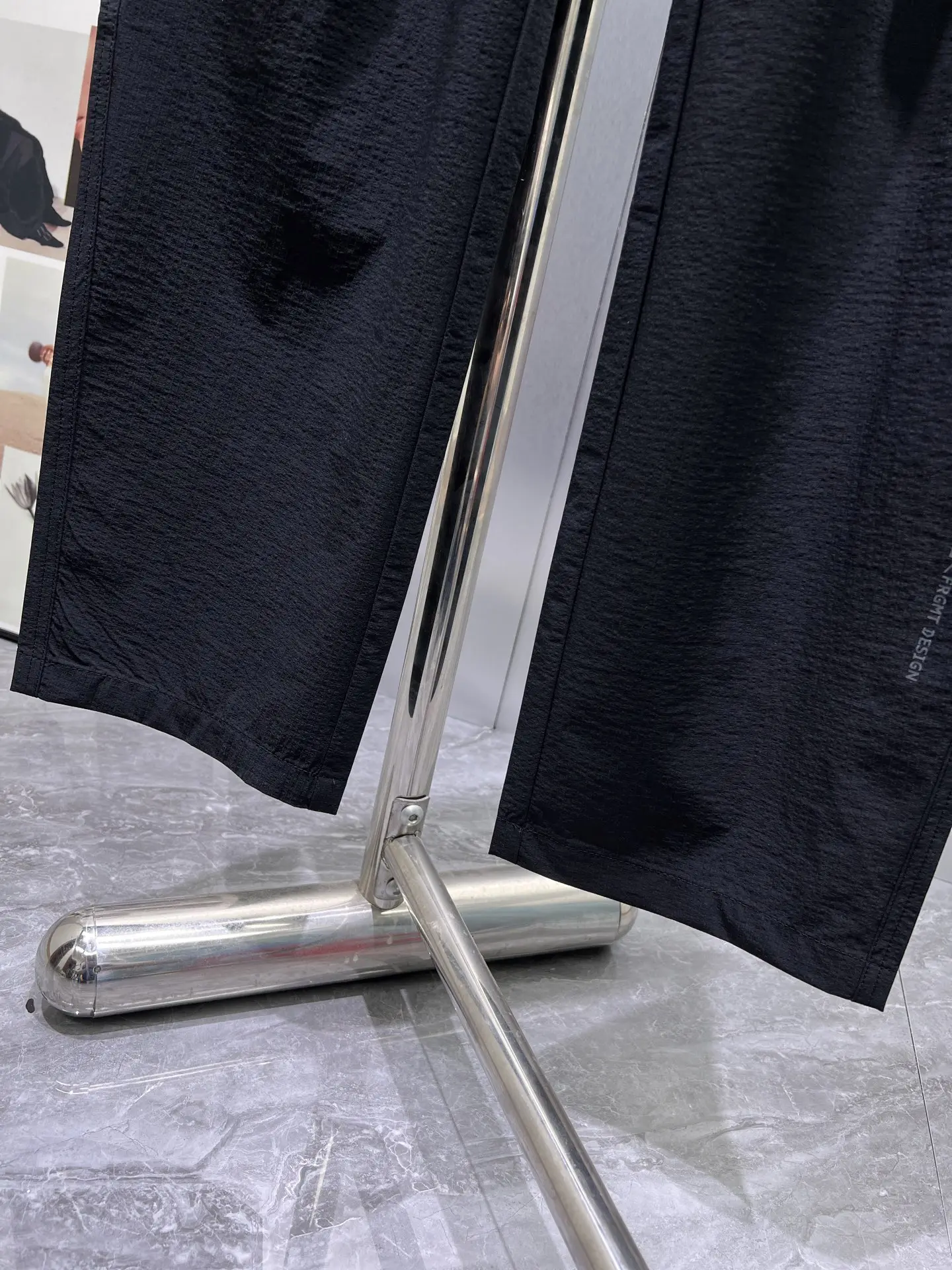 Straight-Leg Cargo Trousers D23511956 — view 9