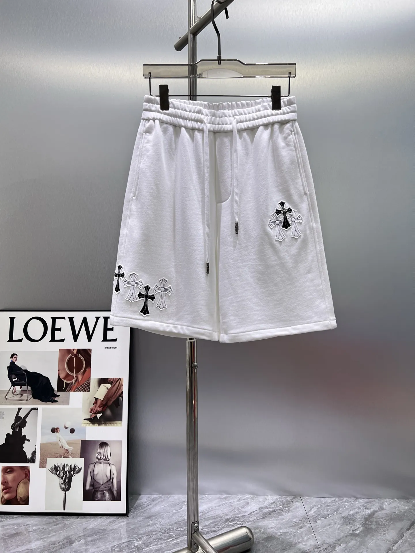 Cross Patch Embroidered Sweat Shorts D21012010