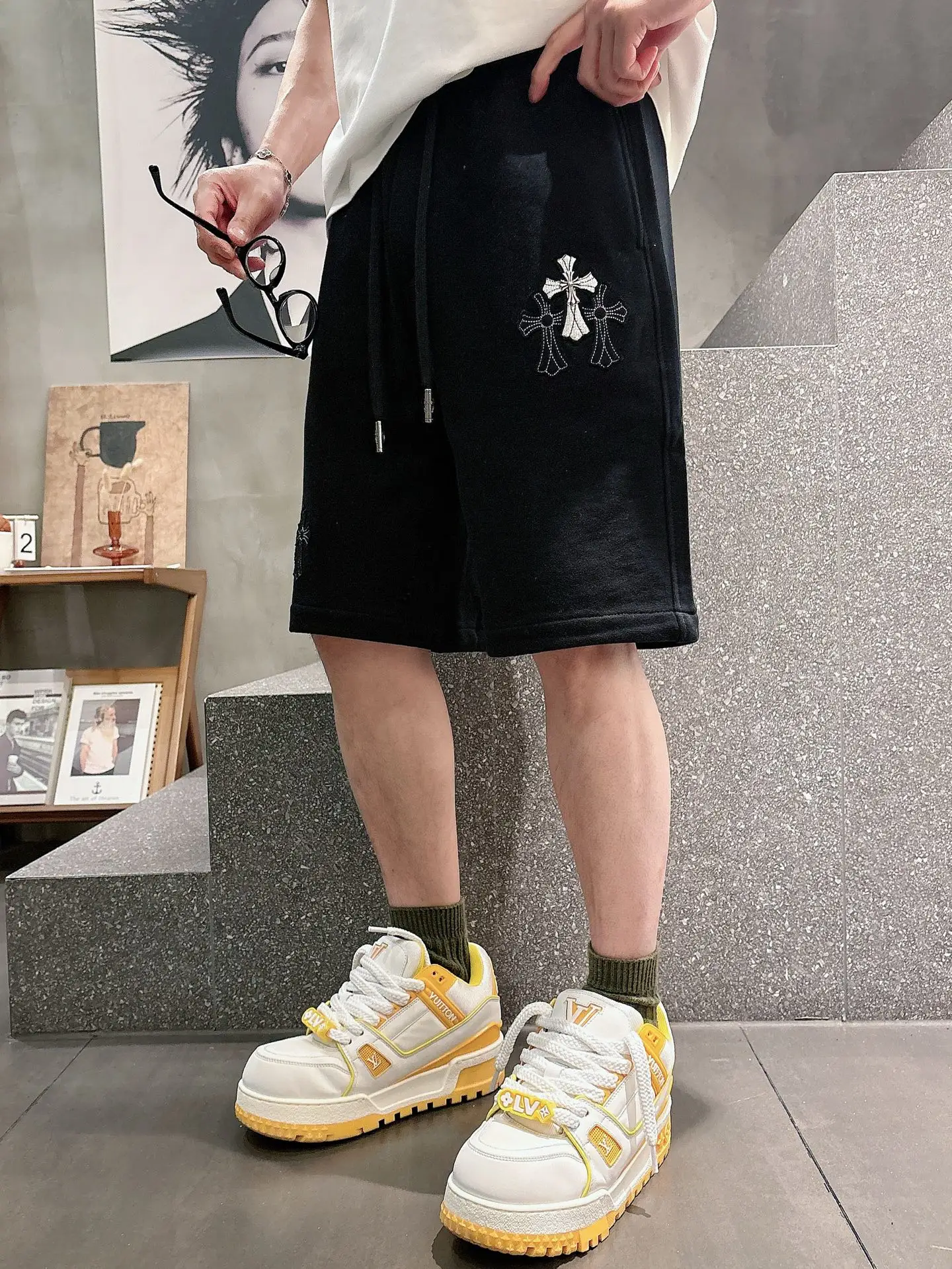 Cross Patch Embroidered Cotton Shorts D21012037 — view 2