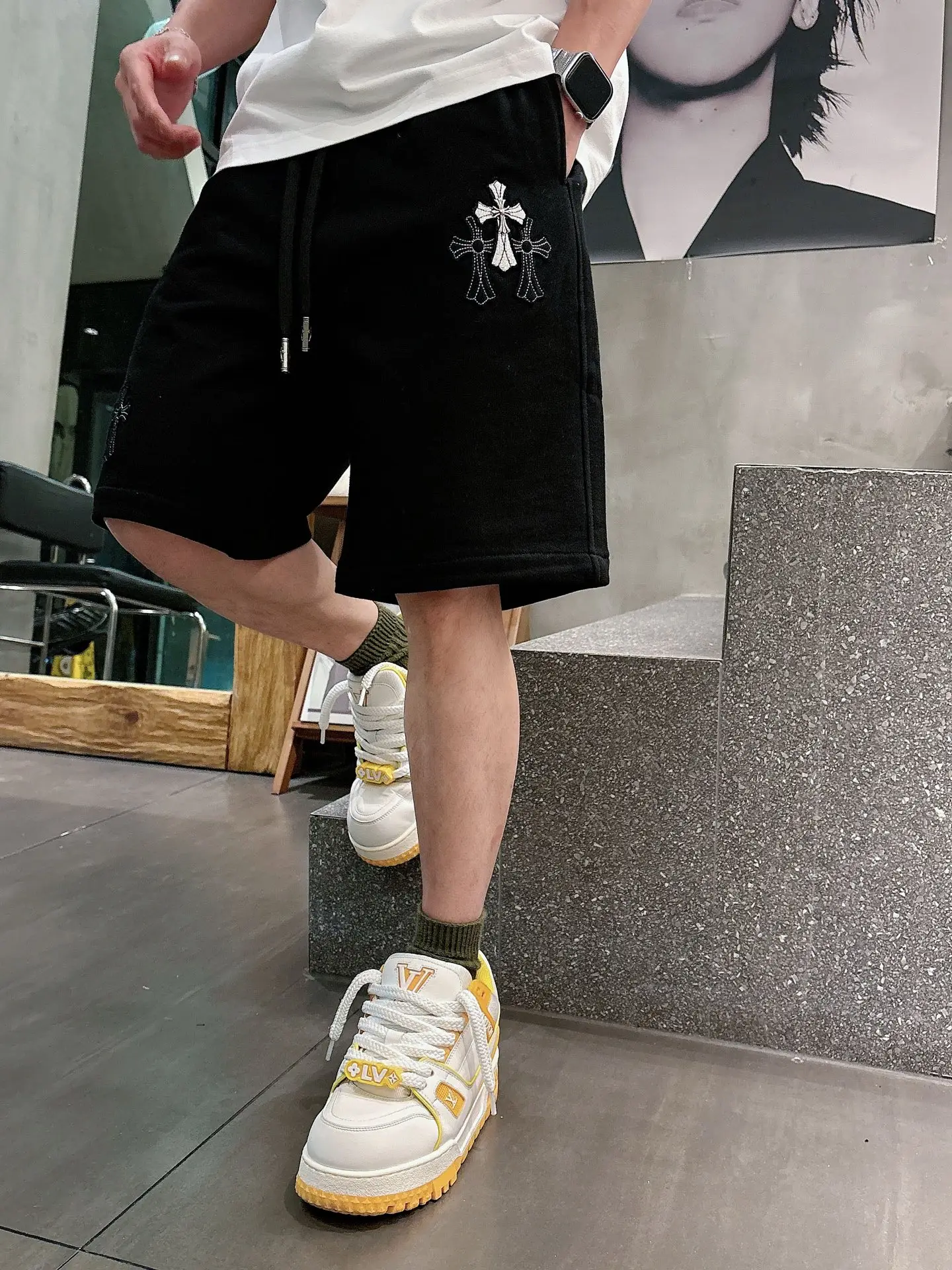 Cross Patch Embroidered Cotton Shorts D21012037 — view 3