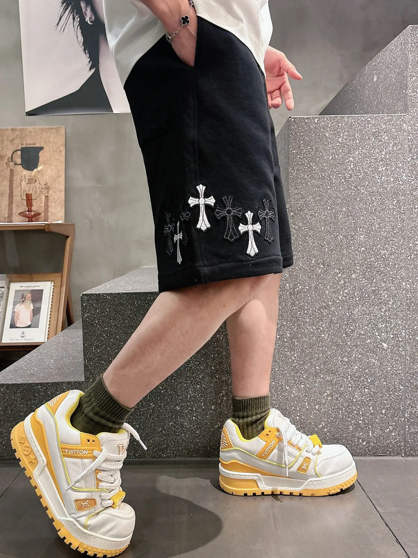 Cross Patch Embroidered Cotton Shorts D21012037 — view 4