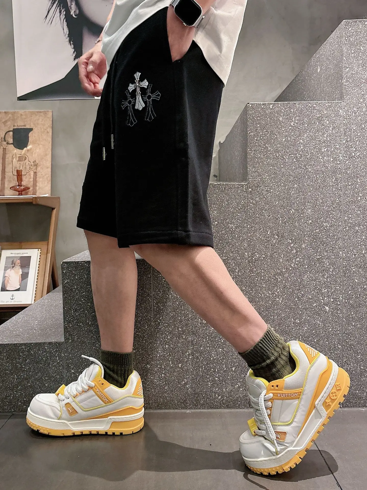 Cross Patch Embroidered Cotton Shorts D21012037 — view 6