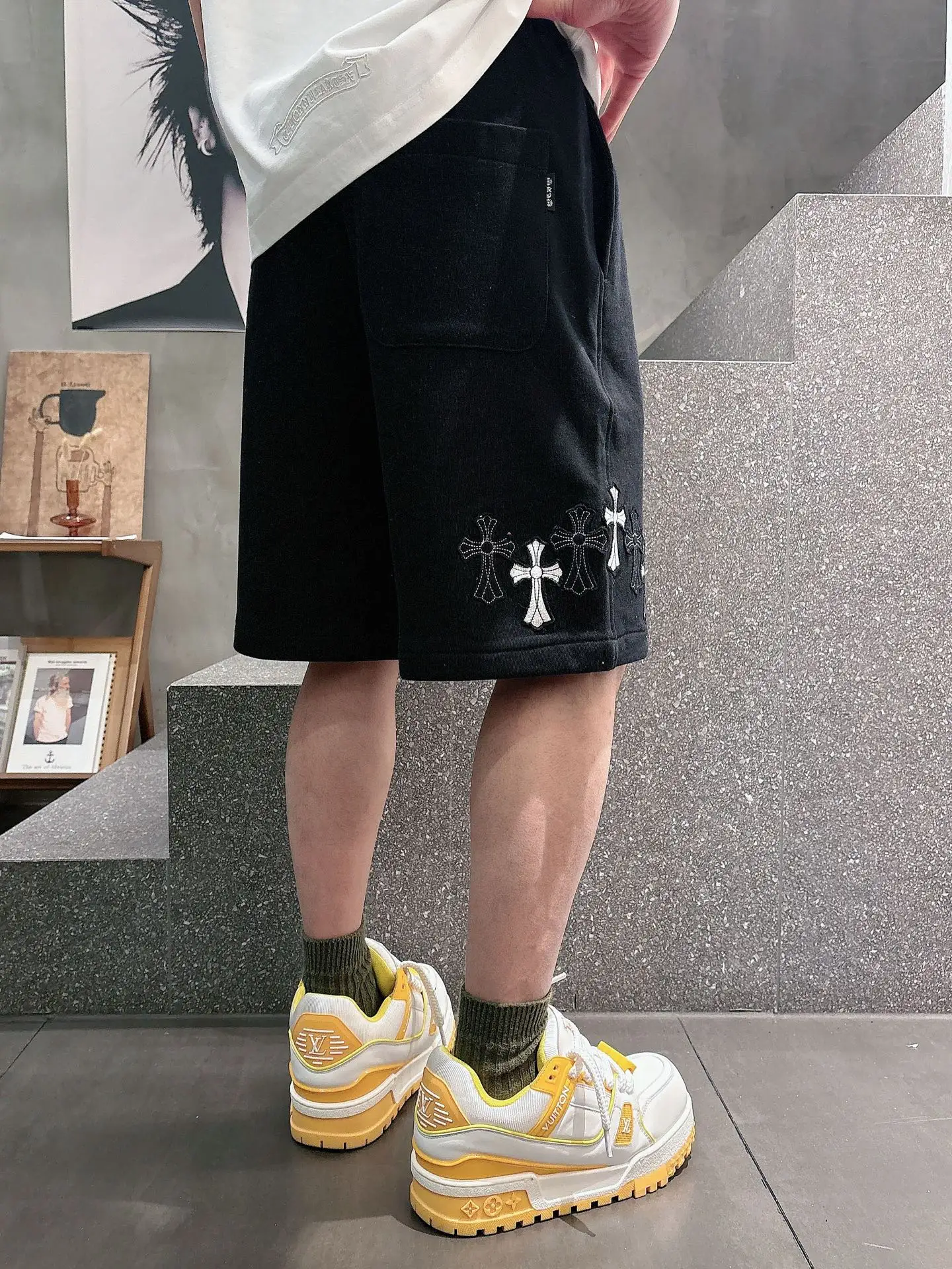 Cross Patch Embroidered Cotton Shorts D21012037 — view 8