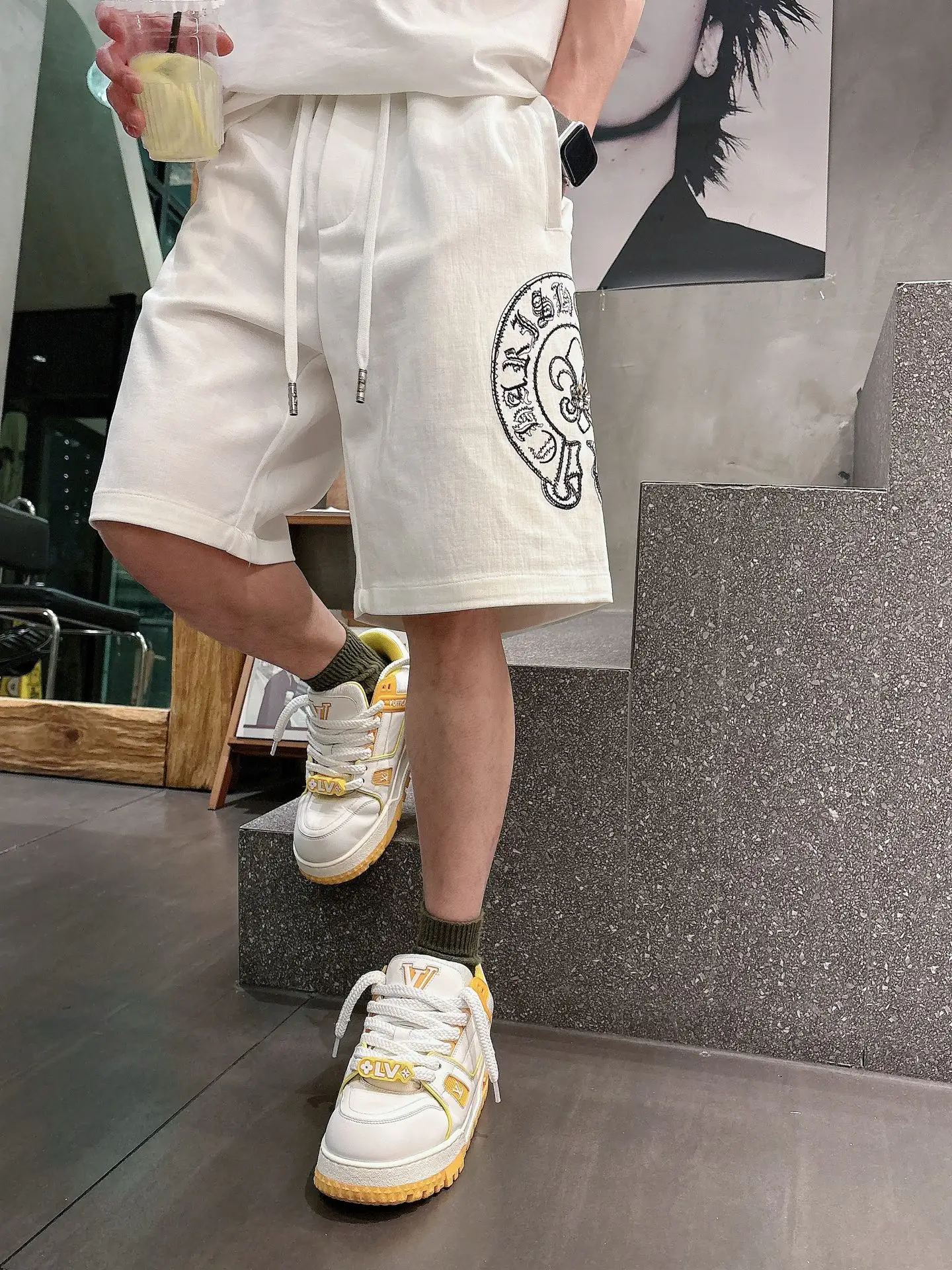 Logo Embroidered Drawstring Shorts D20012044 — view 2
