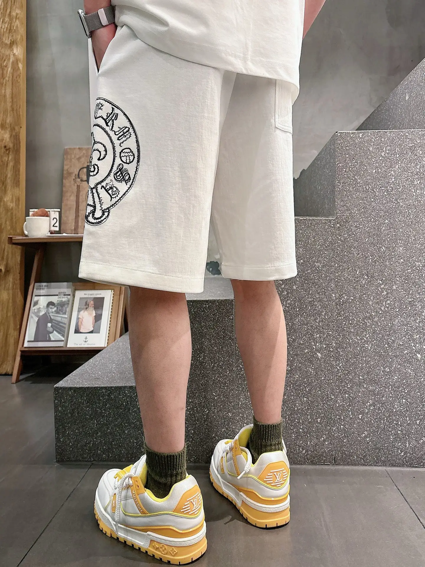 Logo Embroidered Drawstring Shorts D20012044 — view 3