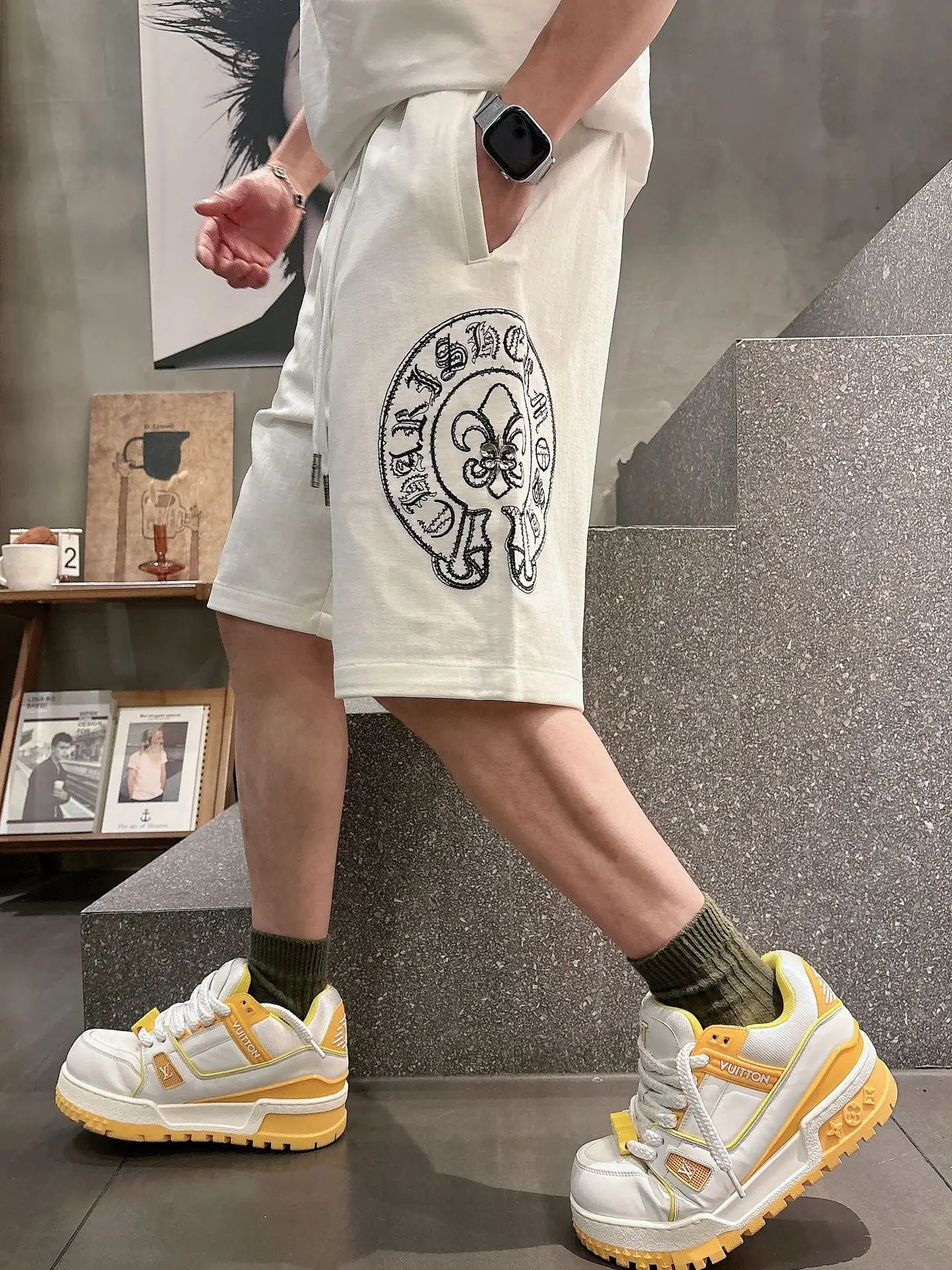 Logo Embroidered Drawstring Shorts D20012044 — view 4