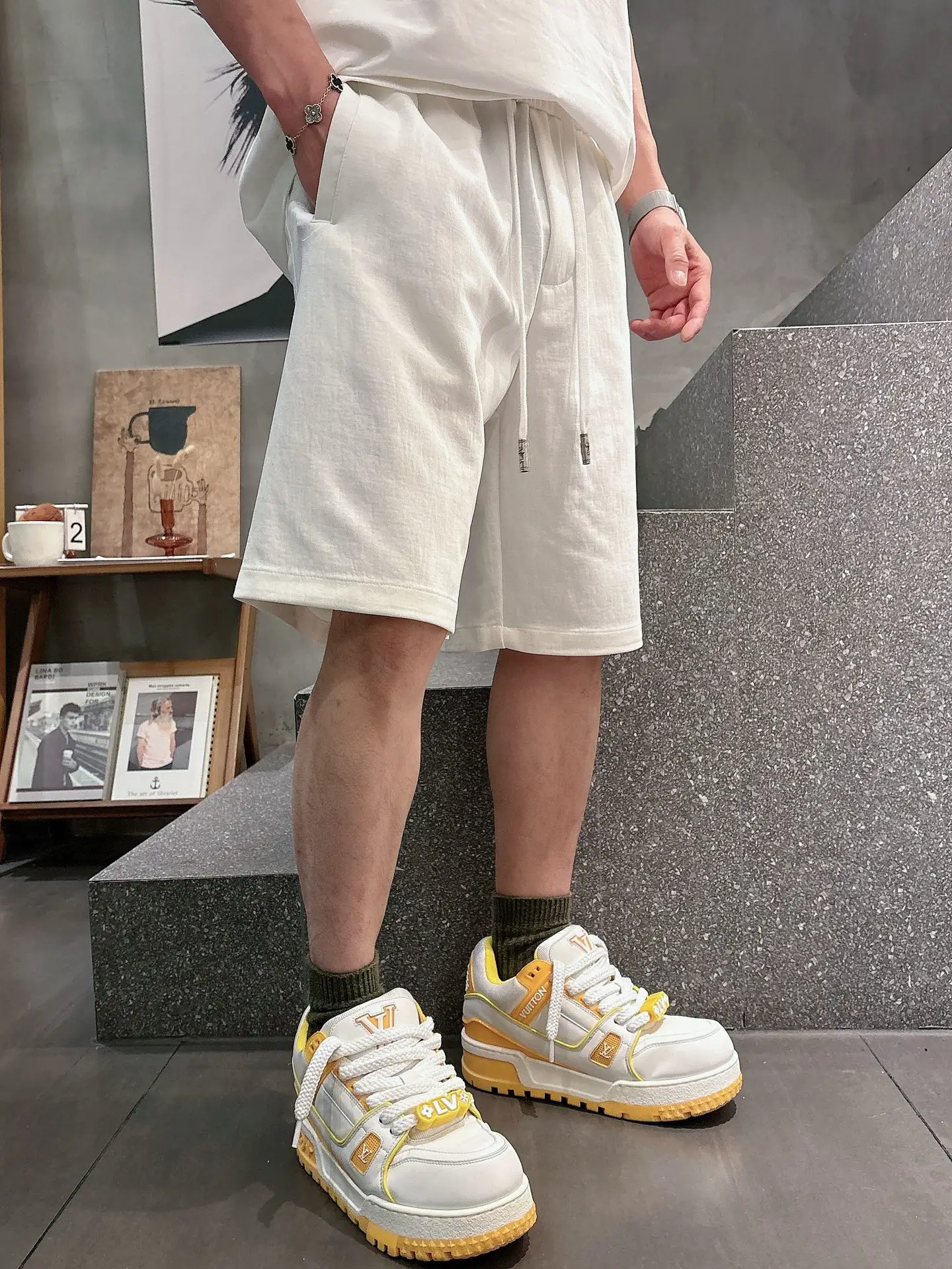 Logo Embroidered Drawstring Shorts D20012044 — view 5