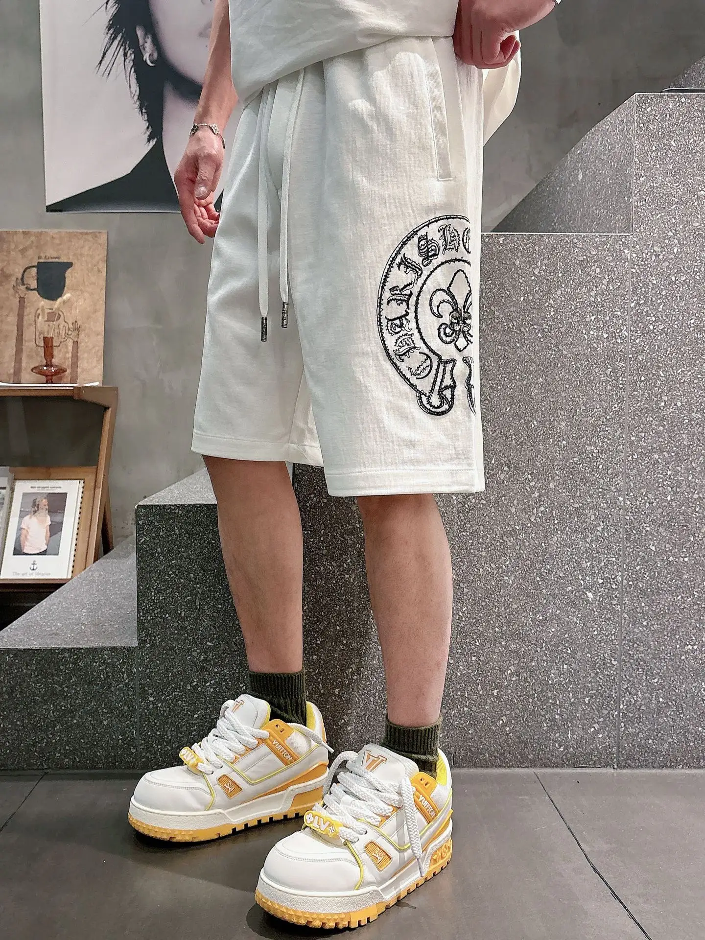 Logo Embroidered Drawstring Shorts D20012044 — view 8