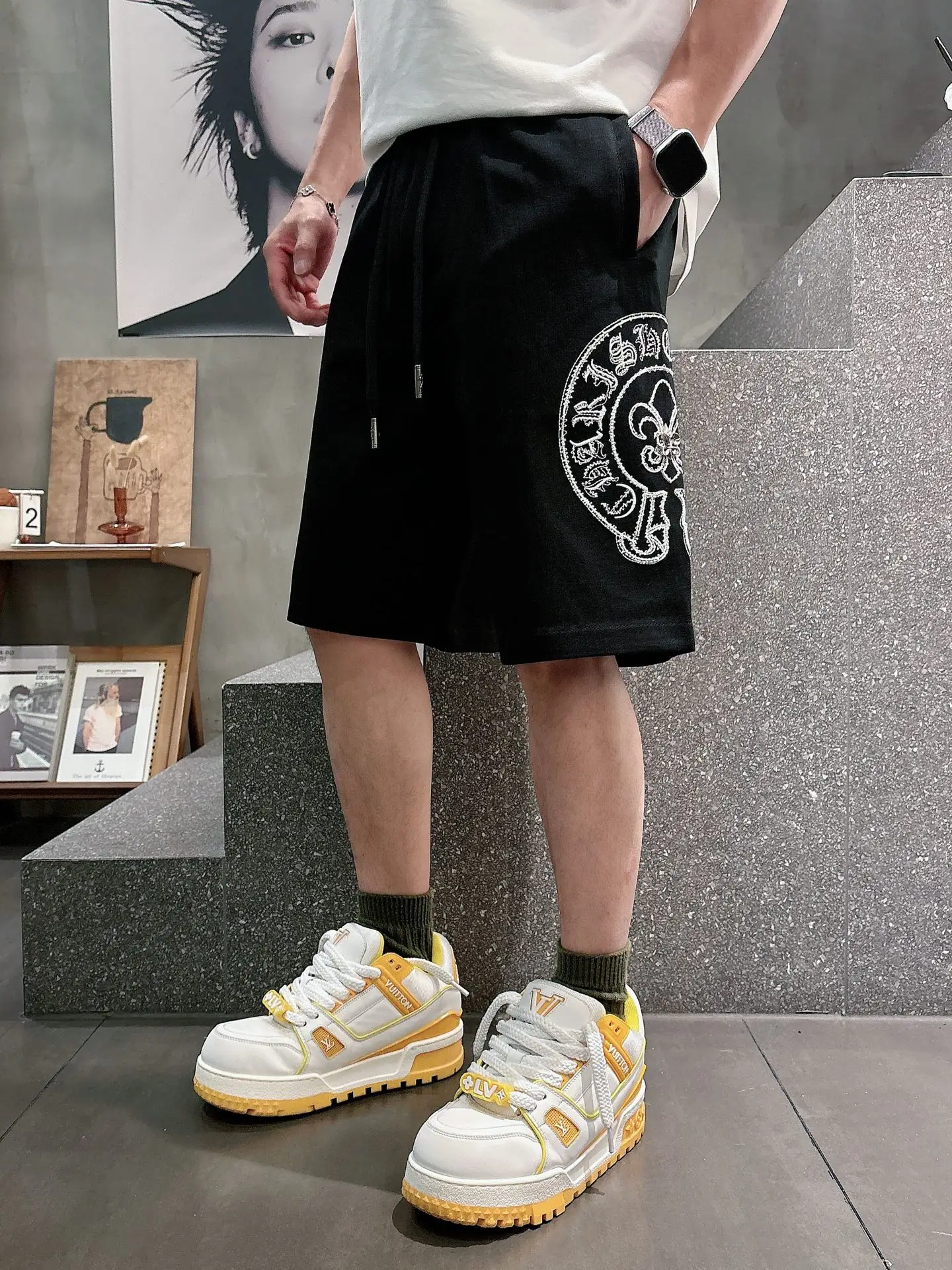 Logo-Embroidered Drawstring Cotton Shorts D20012045 — view 2