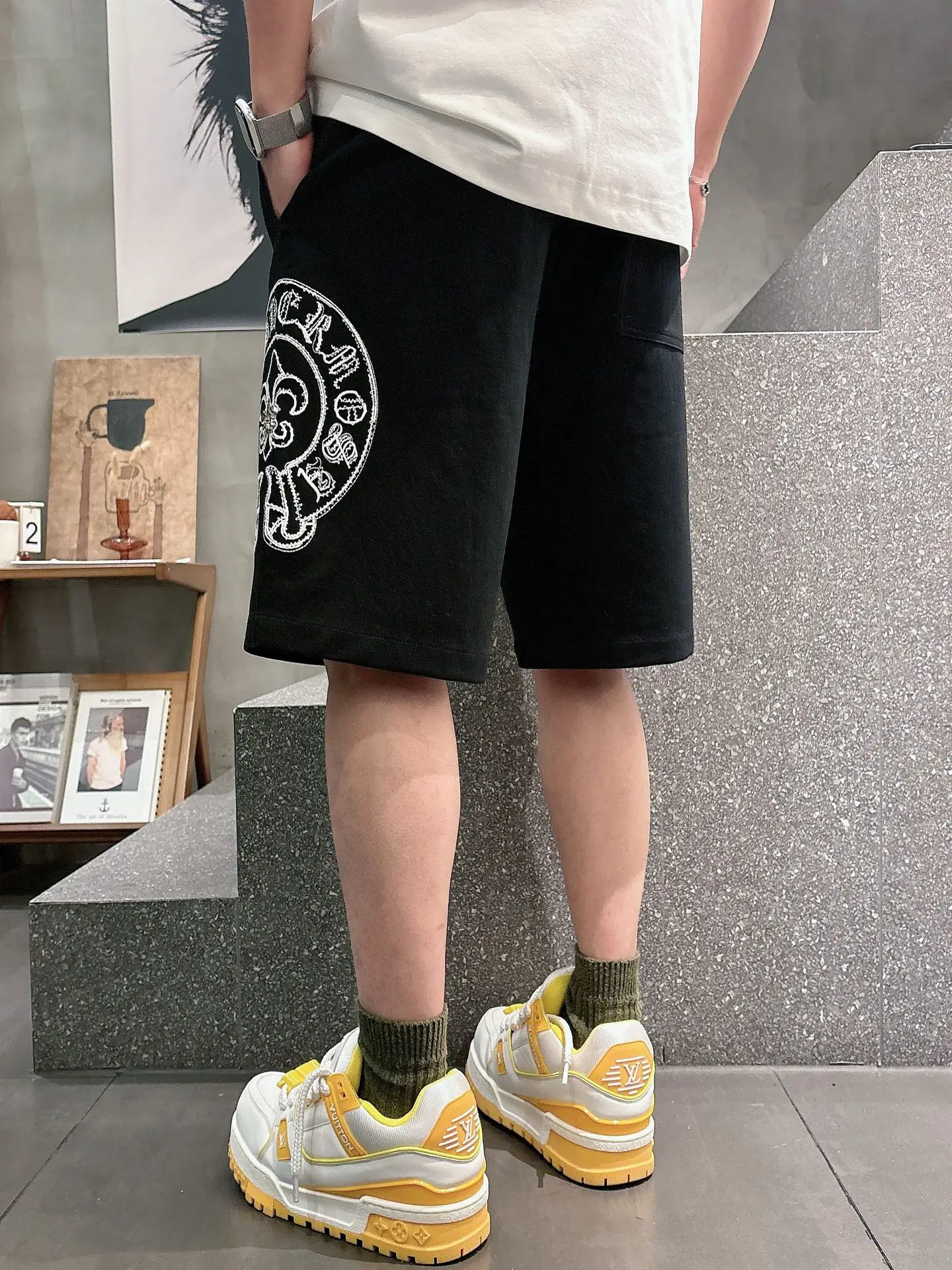 Logo-Embroidered Drawstring Cotton Shorts D20012045 — view 3