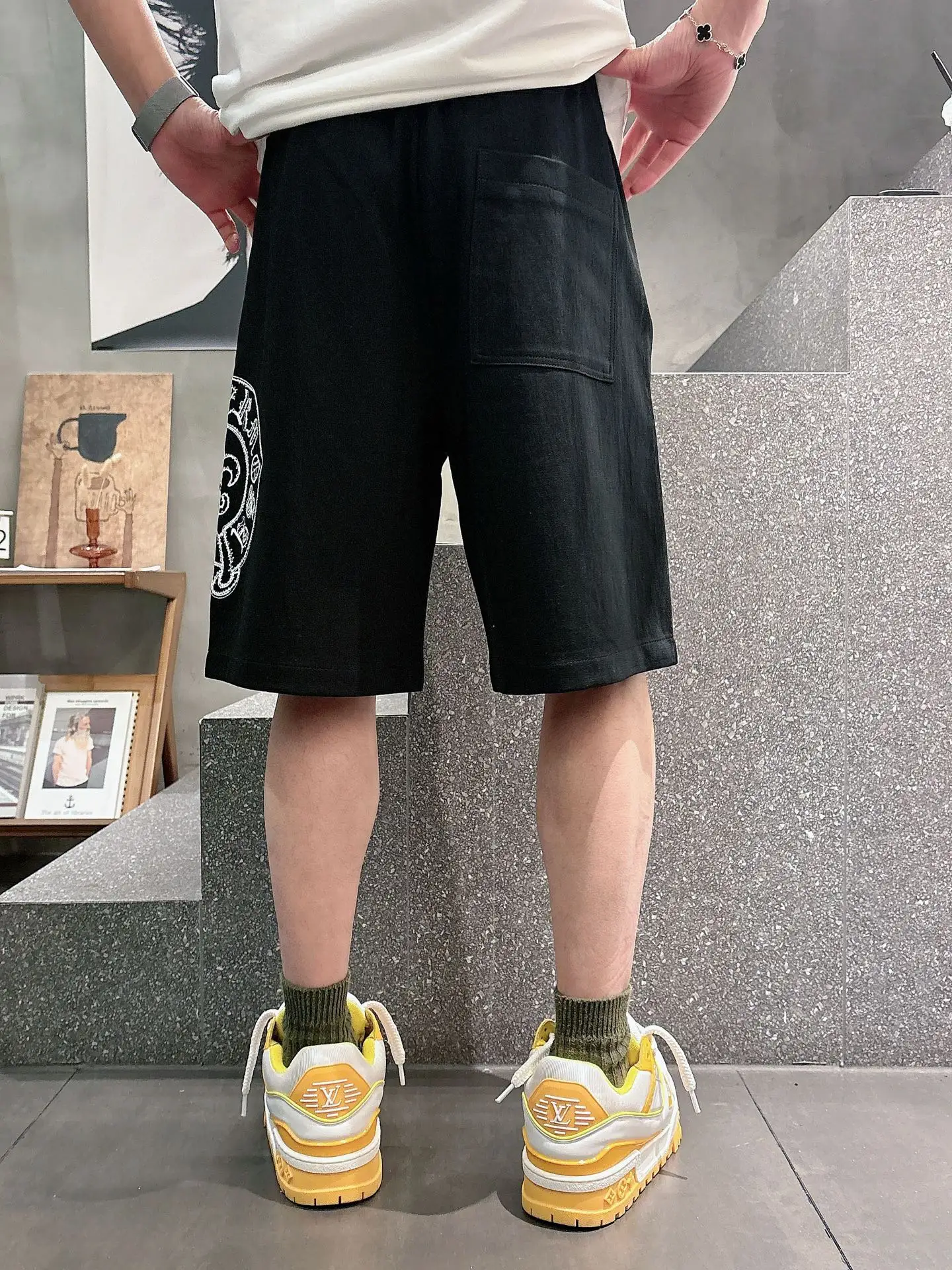 Logo-Embroidered Drawstring Cotton Shorts D20012045 — view 6