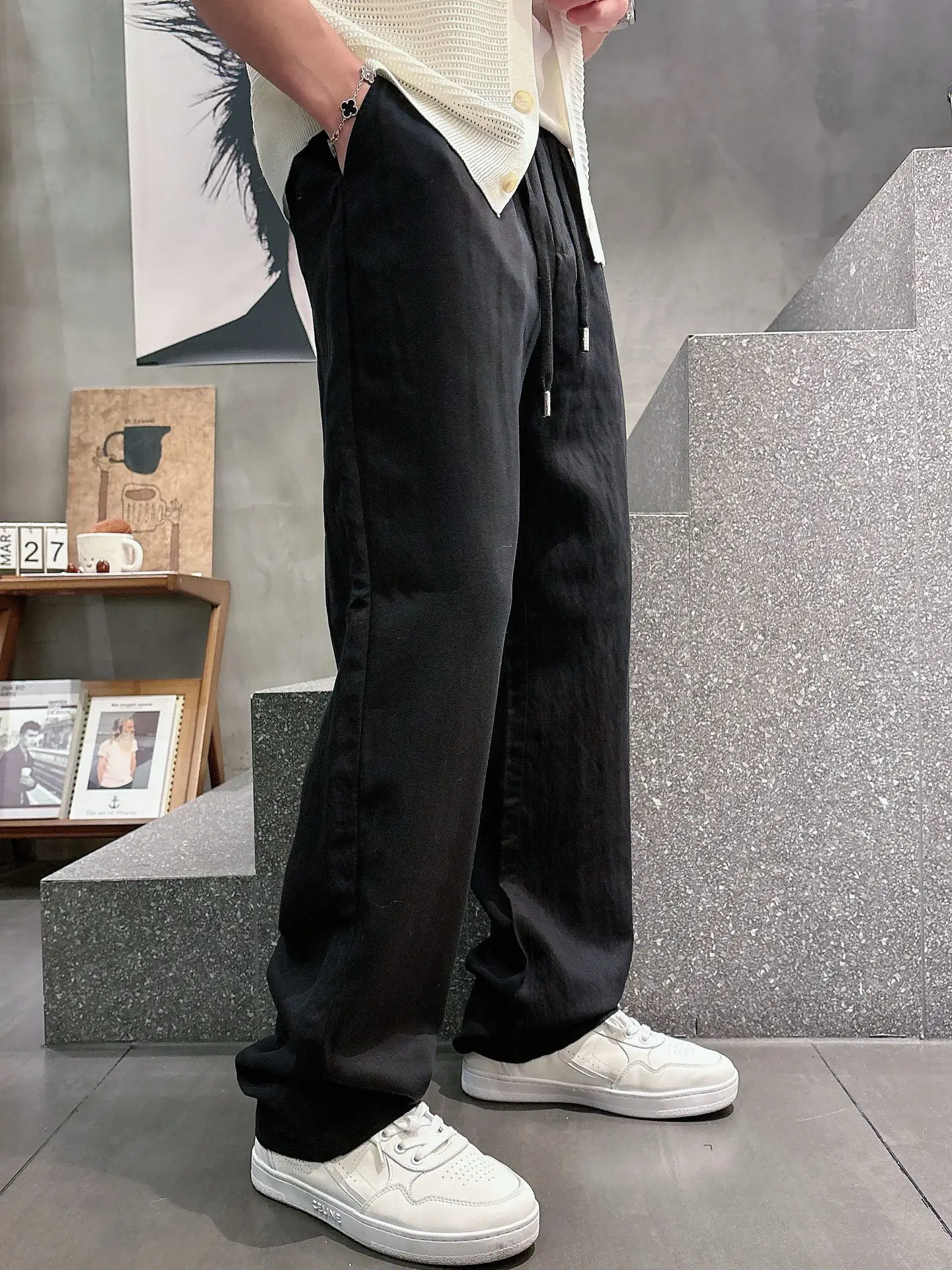 Logo-Patch Straight-Leg Casual Trousers D23011988 — view 3