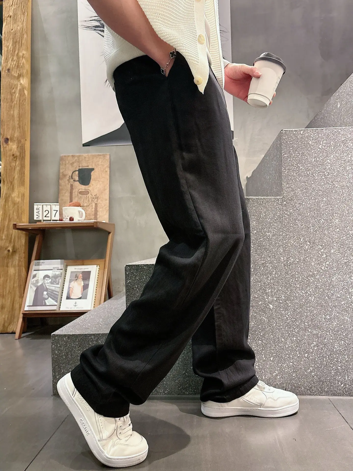 Logo-Patch Straight-Leg Casual Trousers D23011988 — view 5