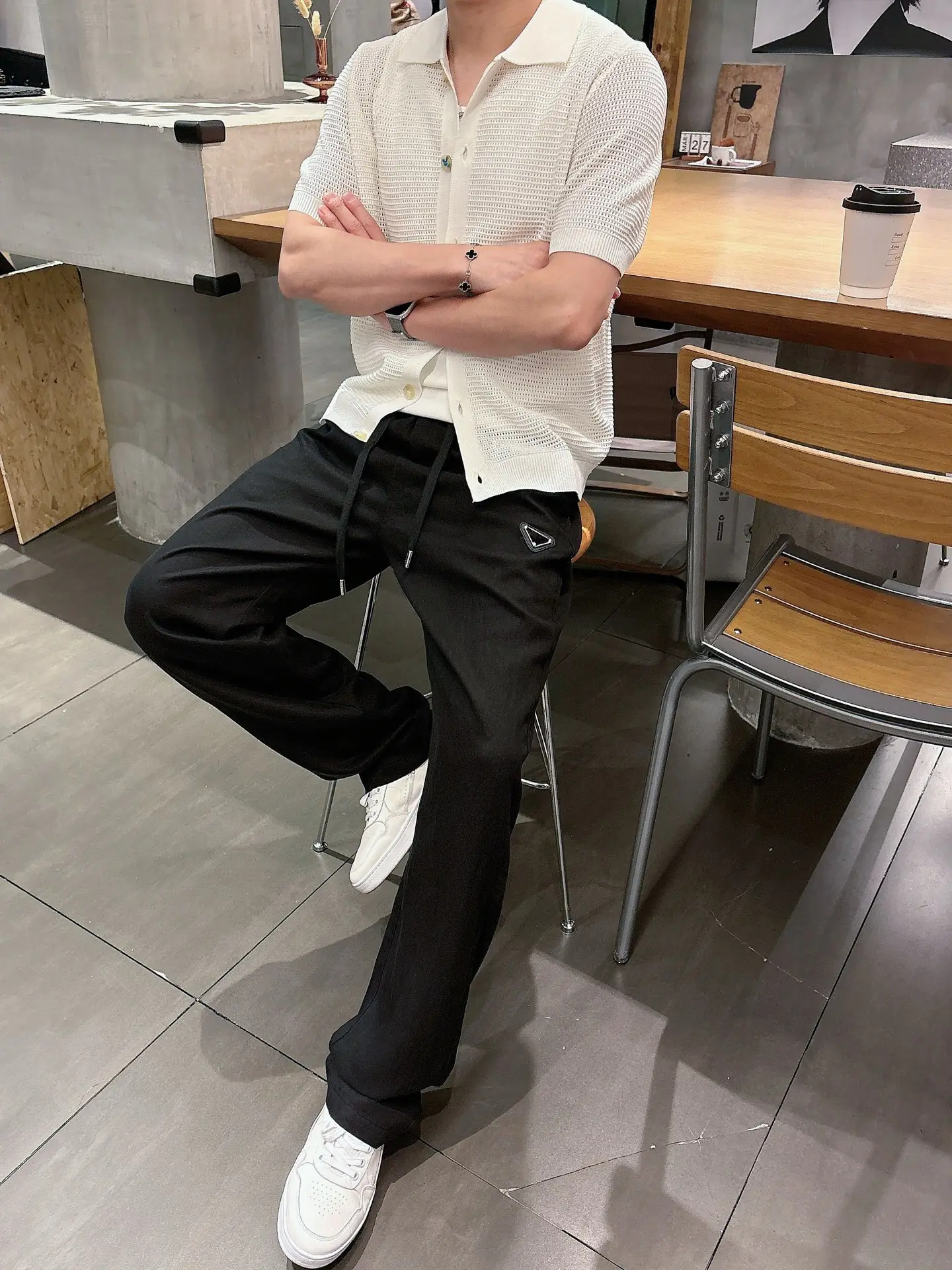 Logo-Patch Straight-Leg Casual Trousers D23011988 — view 8