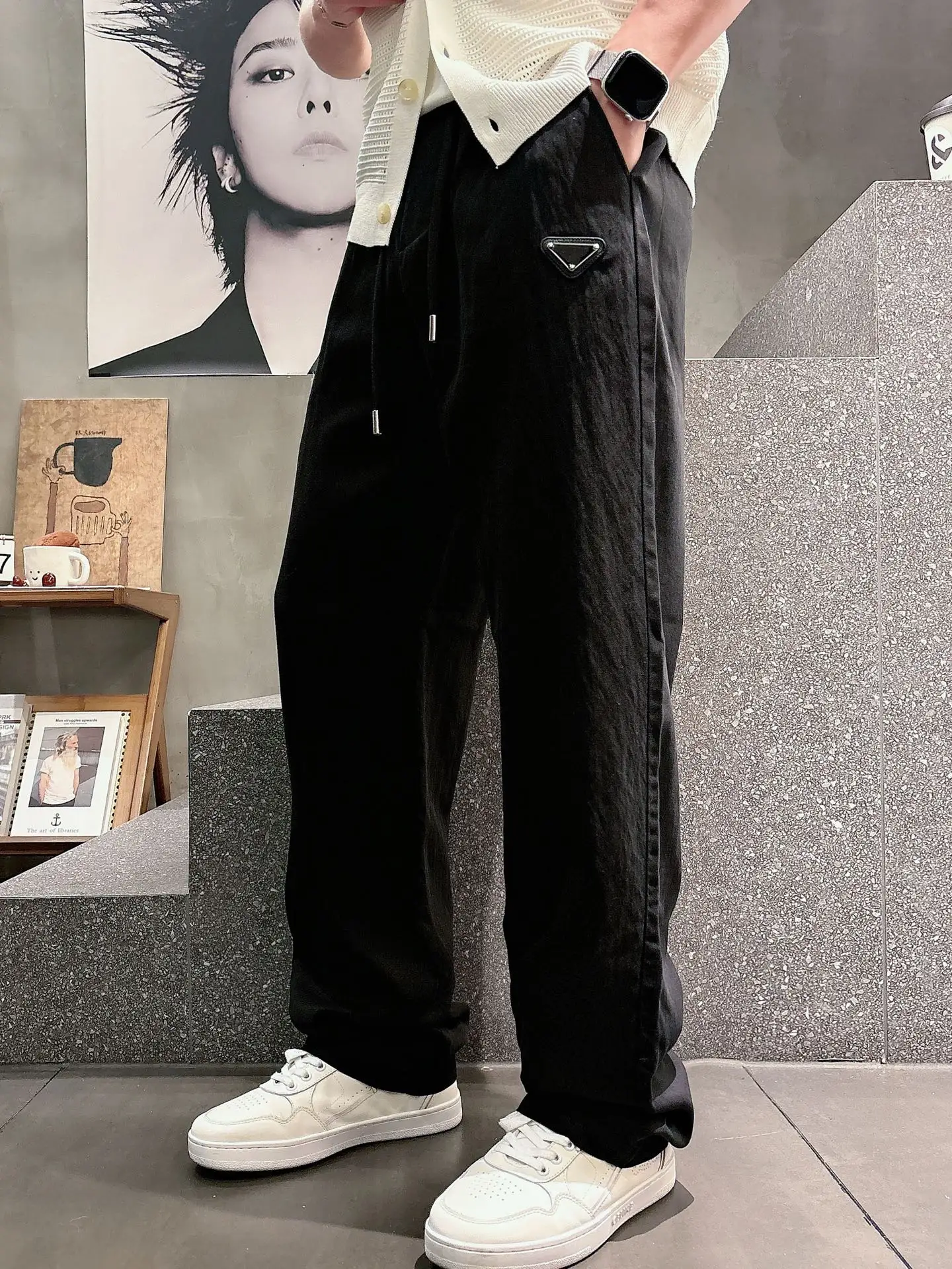 Logo-Patch Straight-Leg Casual Trousers D23011988 — view 9