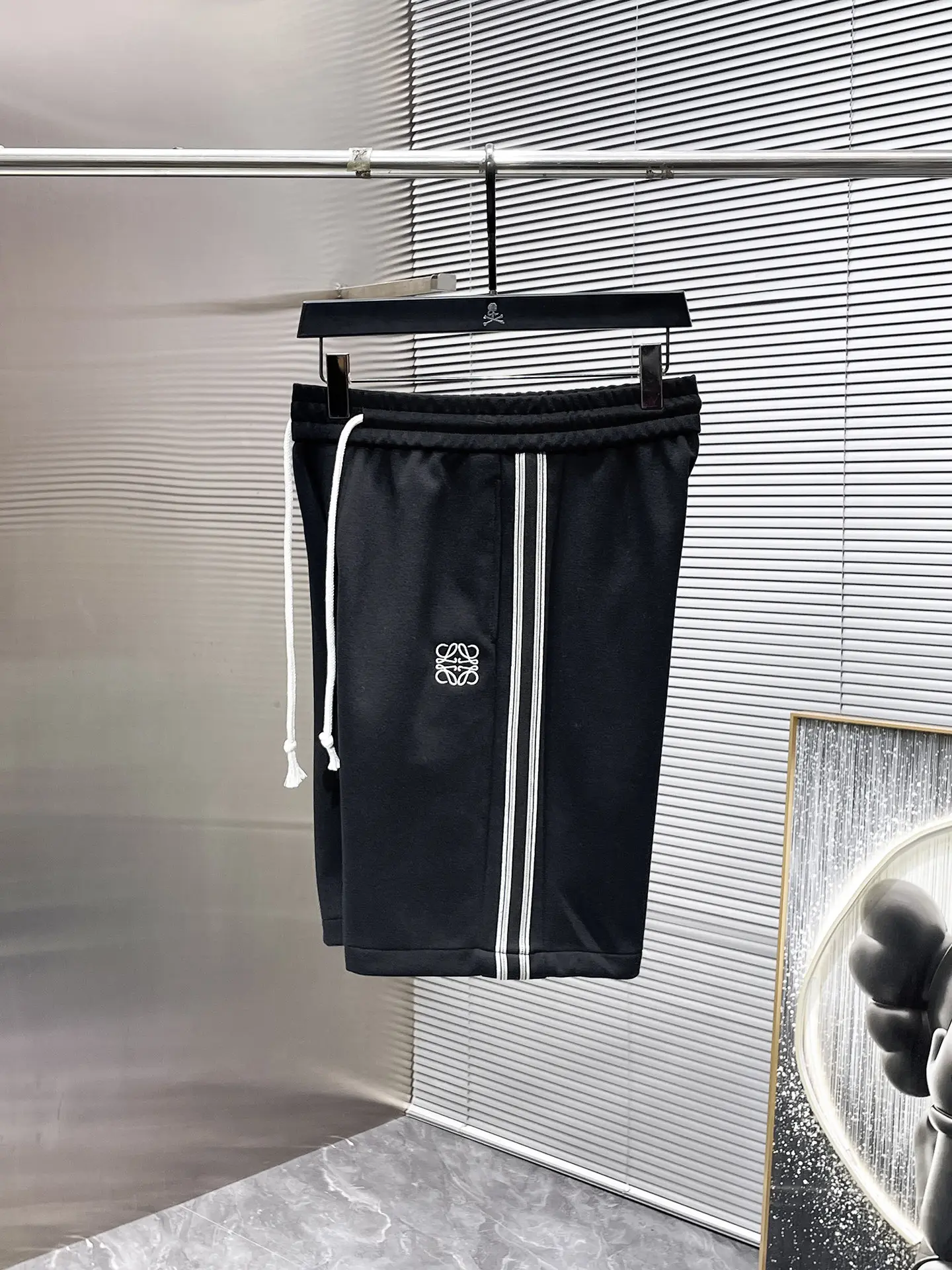 Embroidered Logo Drawstring Shorts D20512029 — view 3