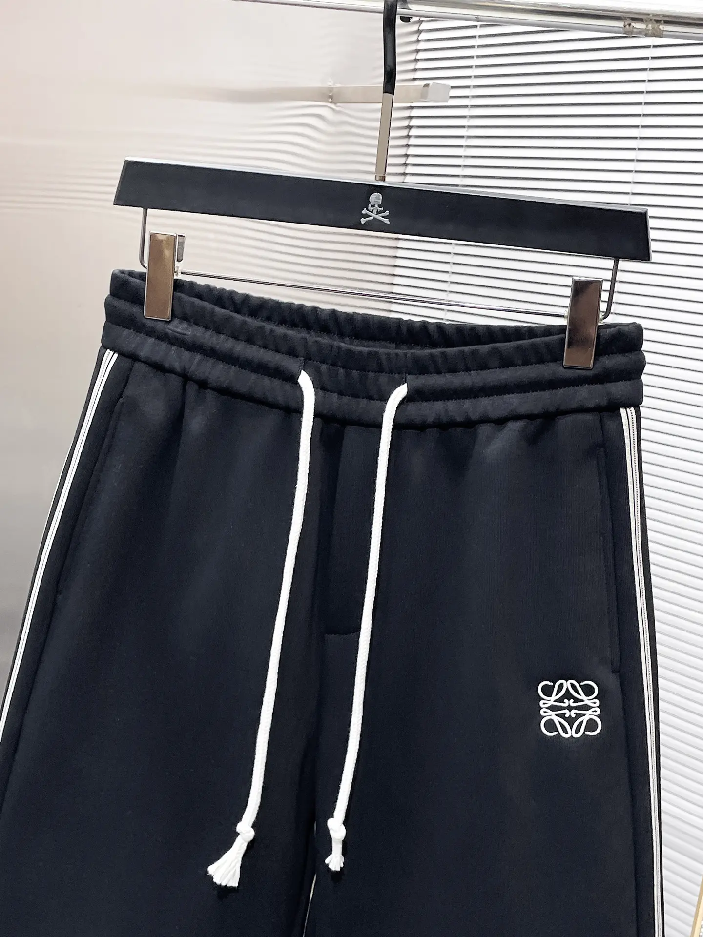 Embroidered Logo Drawstring Shorts D20512029 — view 4