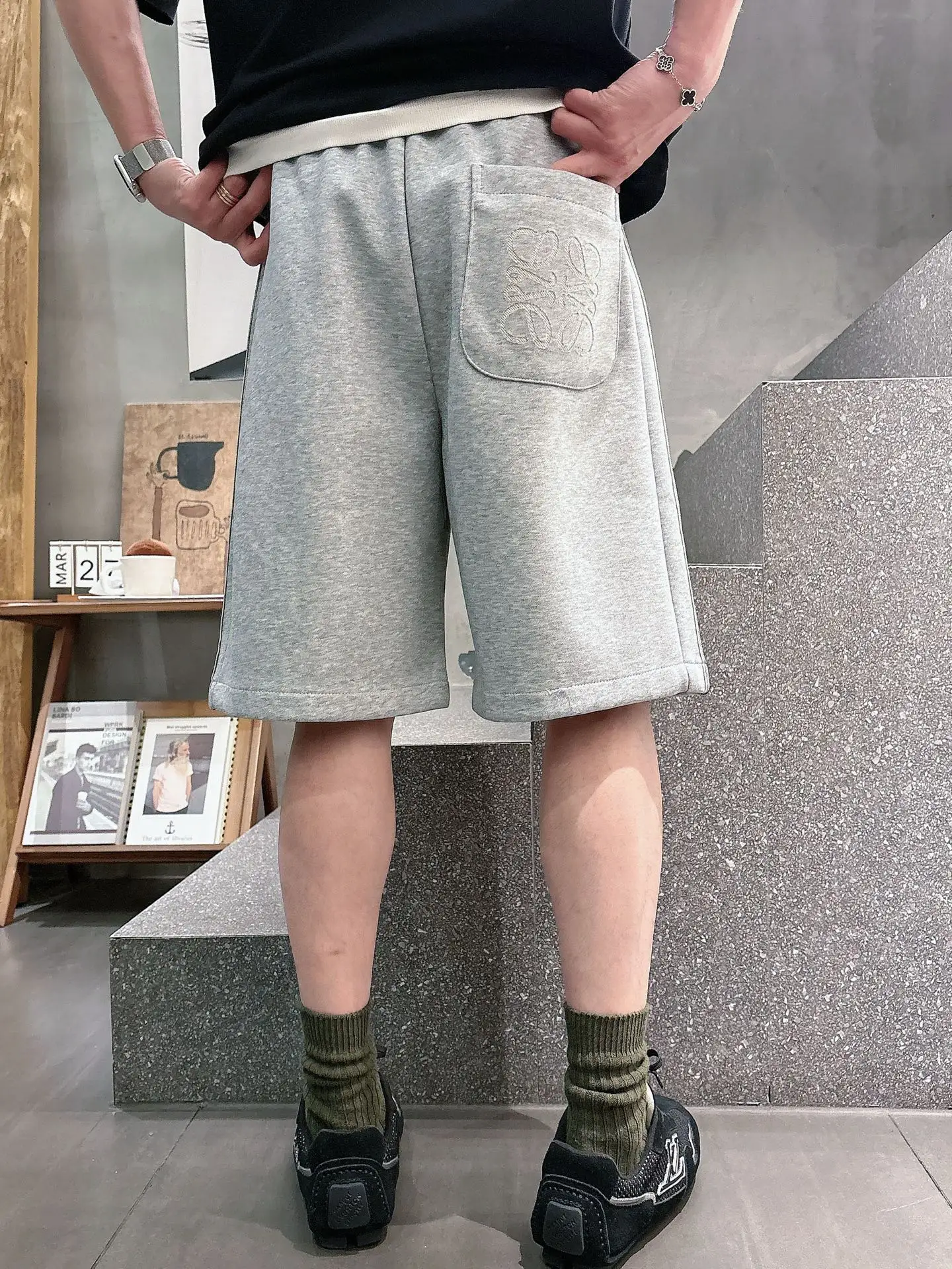 Embroidered Logo Cotton-Blend Shorts D20512050 — view 6