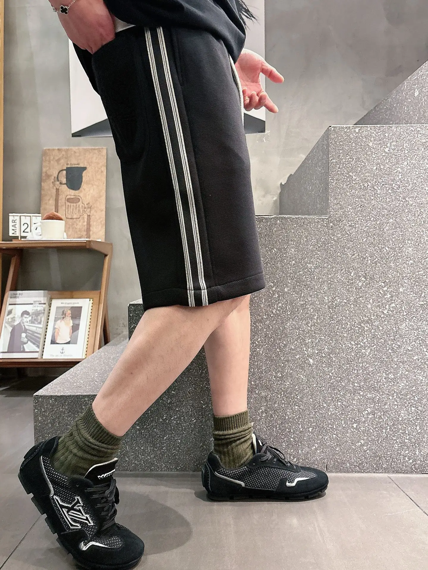 Logo Embroidered Drawstring Shorts D20512051 — view 2